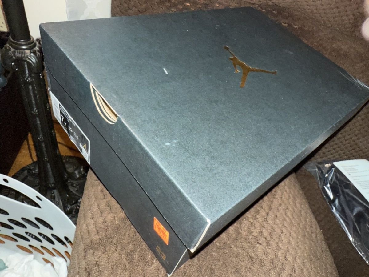 Jordan Brand Nike Air Jordan B’ Loyal, New w/ Box, Lace Locks & Sticker! Size US 7 / EU 40 - 7 Thumbnail