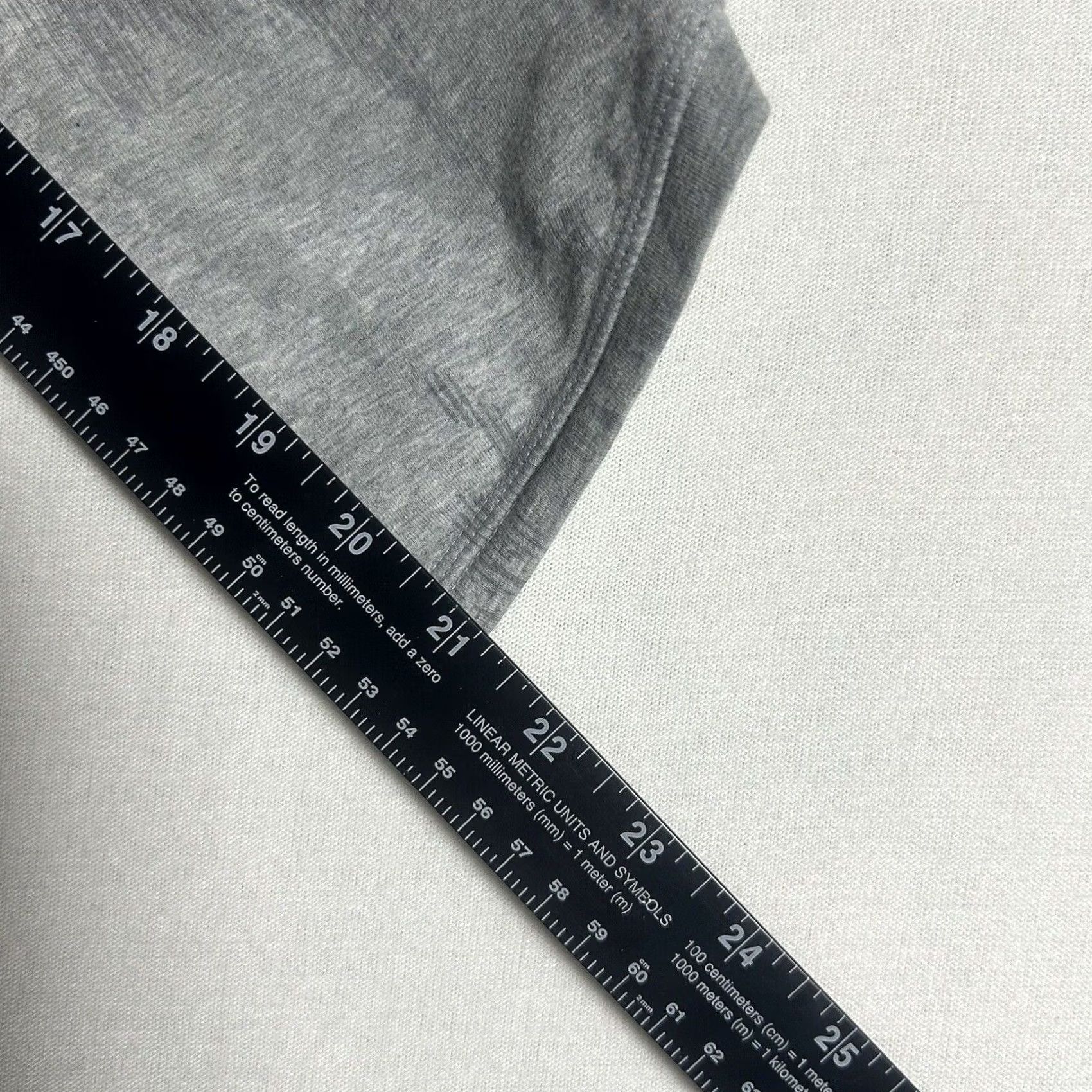 Athleta VINTAGE Athleta Capri Leggings Womens XS Light Gray Abstract Stretch Yoga Athletic Size 26" / US 2 / IT 38 - 6 Thumbnail