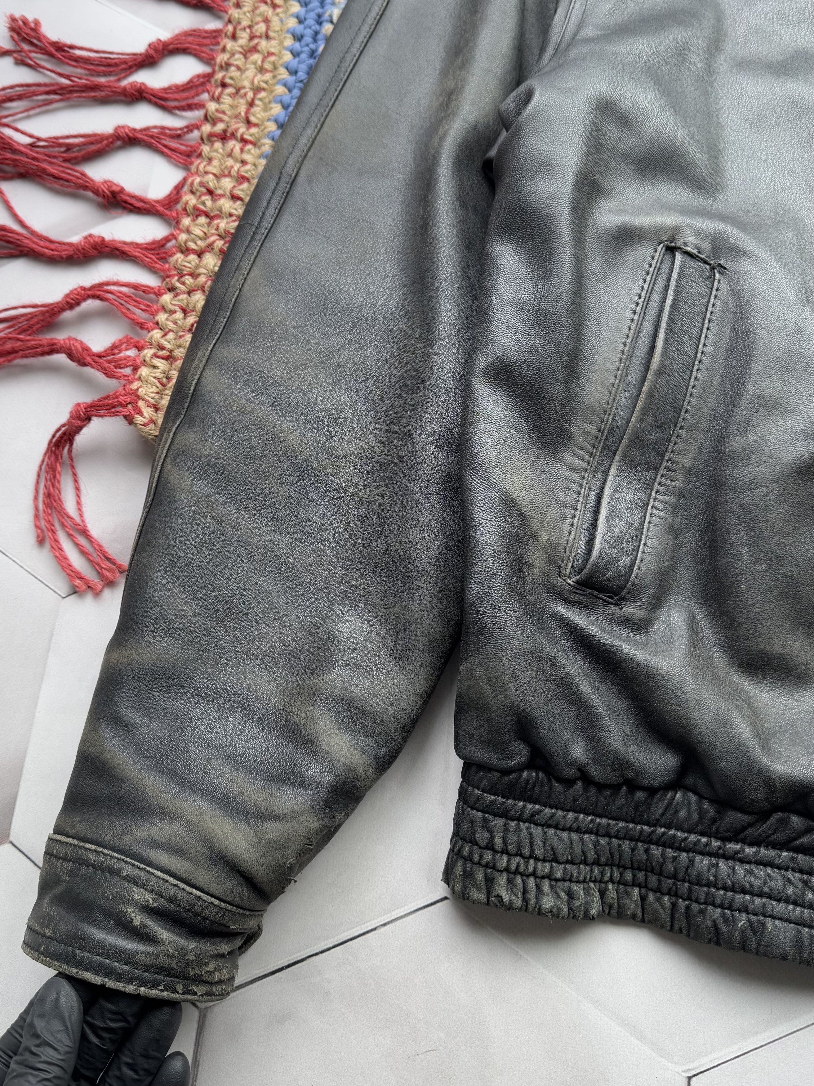 Vintage Vintage Thrashed Leather Bomber Jacket (ES9) Size US XXL / EU 58 / 5 - 2 Thumbnail