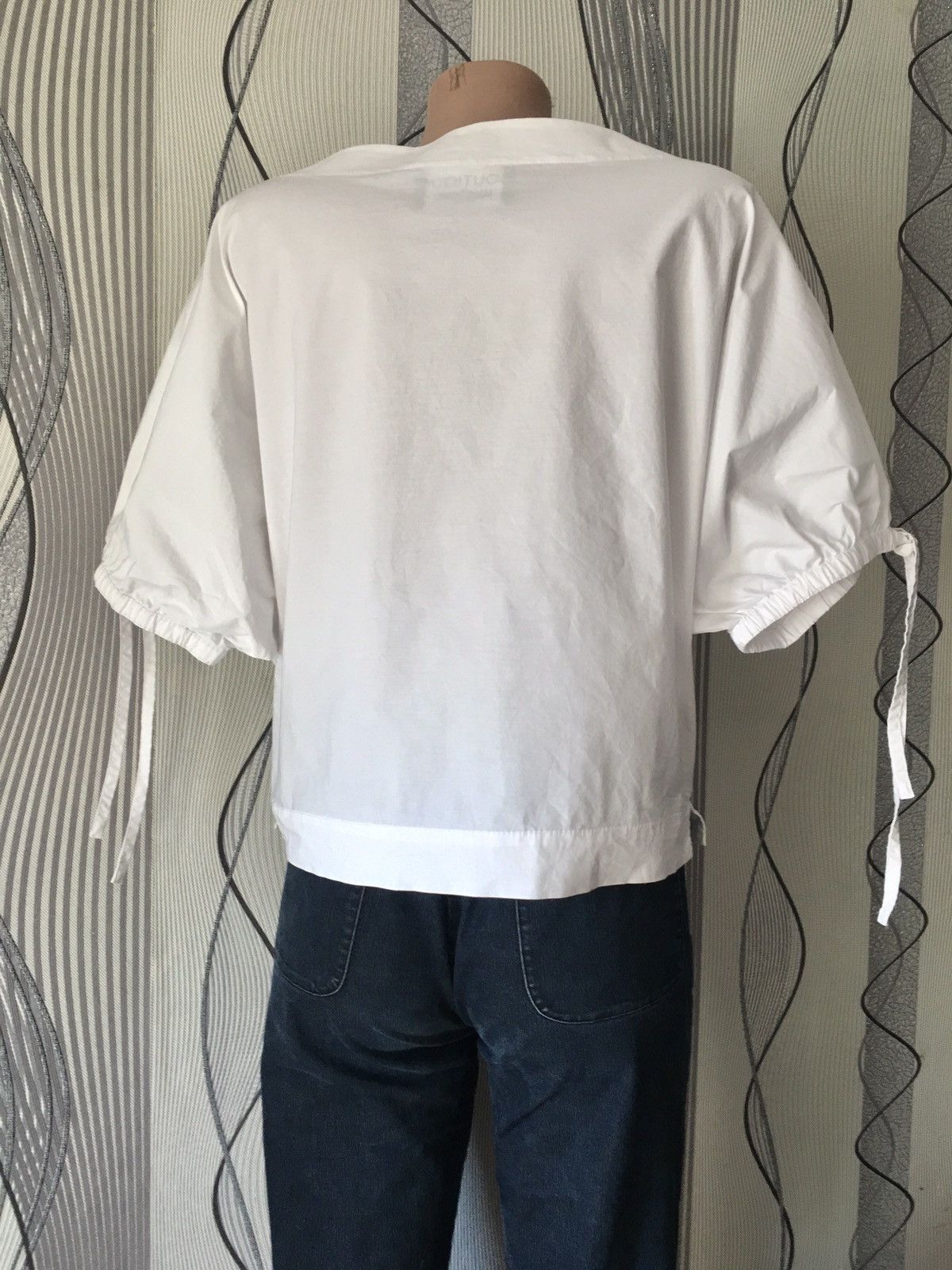 Boutique Moschino Boutique MOSCHINO White Cotton T-Shirt Size US 6 EU 36 Size M / US 6-8 / IT 42-44 - 9 Thumbnail