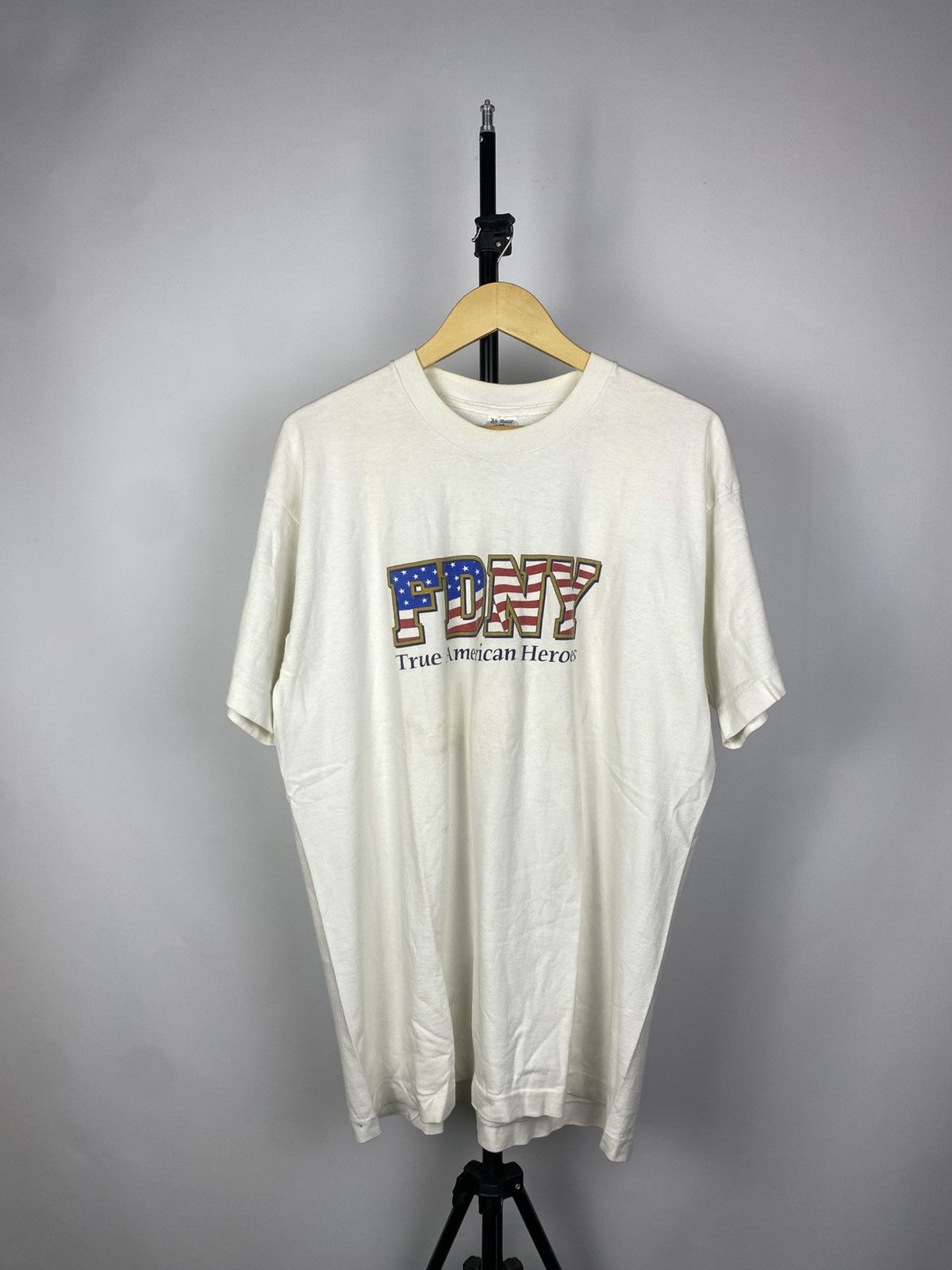 Vintage Vintage 90s FDNY Fire Depertament City Of New York T Shirt Size US XL / EU 56 / 4 - 1 Thumbnail