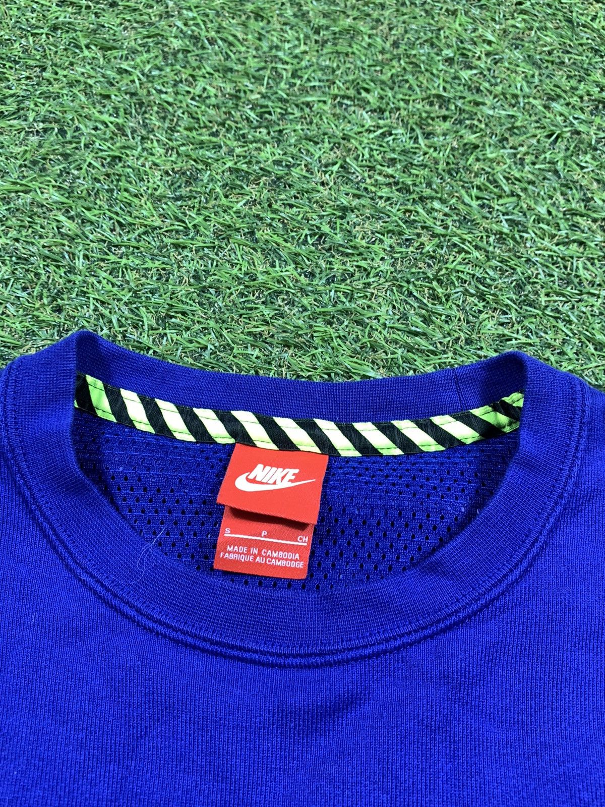 Nike Vintage Y2K Nike Track & Field sweatshirt streetwear size S Size US S / EU 44-46 / 1 - 6 Thumbnail