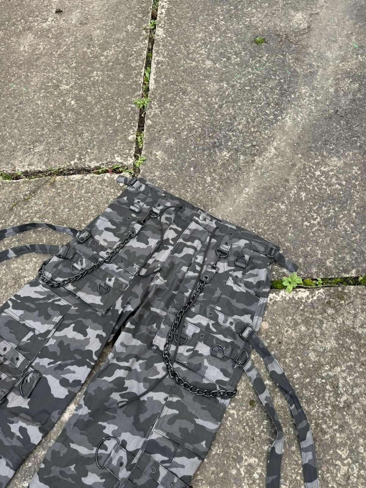 Japanese Brand 🔥VERY RARE GOTHICANA BY EMP AVANT GARDE BONDAGE CARGO PANTS🔥 Size US 34 / EU 50 - 7 Thumbnail