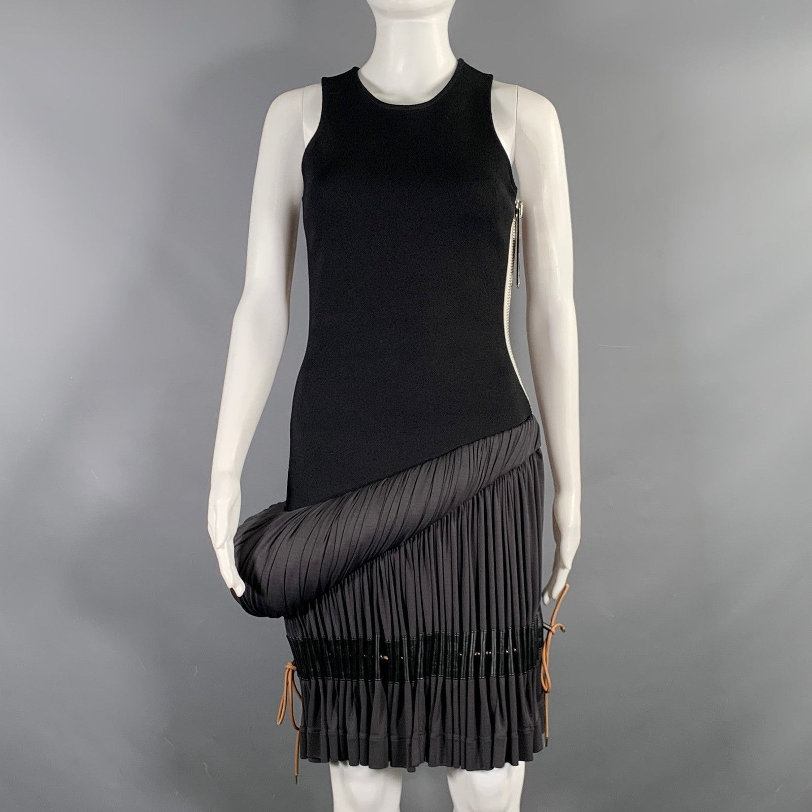 Louis Vuitton Louis Vuitton XS Black Grey Viscose Polyamide Silk Dress Size XS / US 0-2 / IT 36-38 - 1 Thumbnail