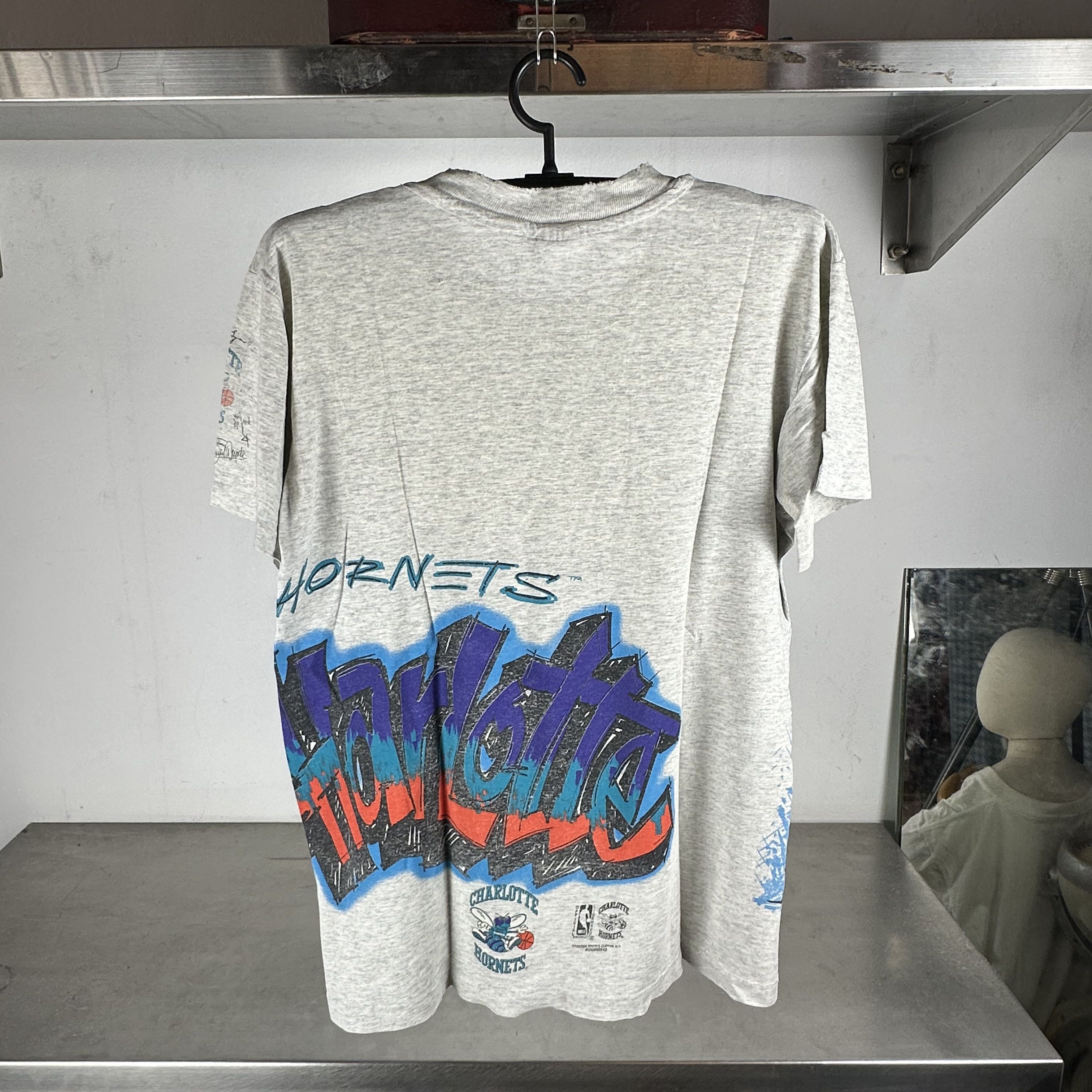 Vintage ​90s Charlotte Hornets NBA Wraparound Hip Hop Man T-shirt Size US L / EU 52-54 / 3 - 3 Thumbnail