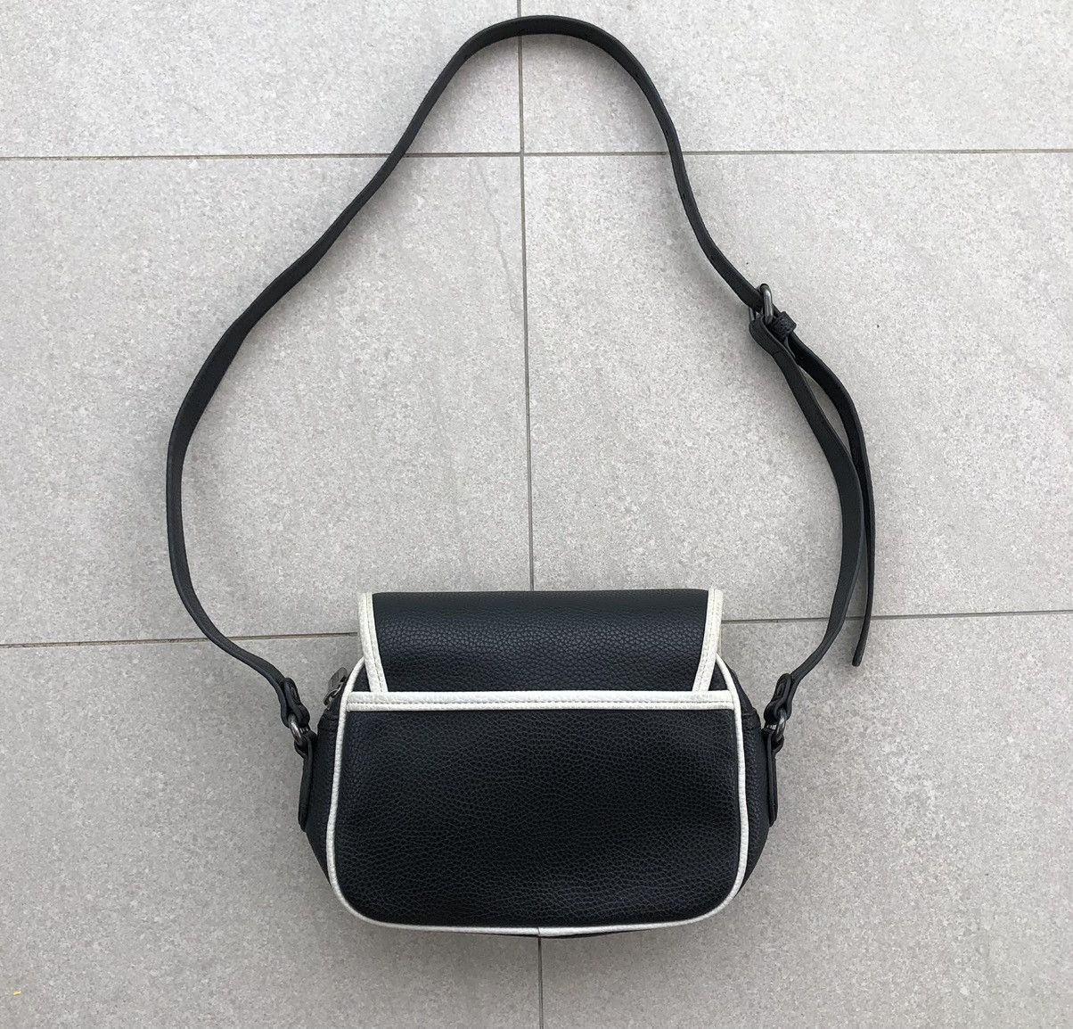 Guess SS19 GUESS Big LOGO embossed Leather Shoulder Bag Size ONE SIZE - 8 Thumbnail