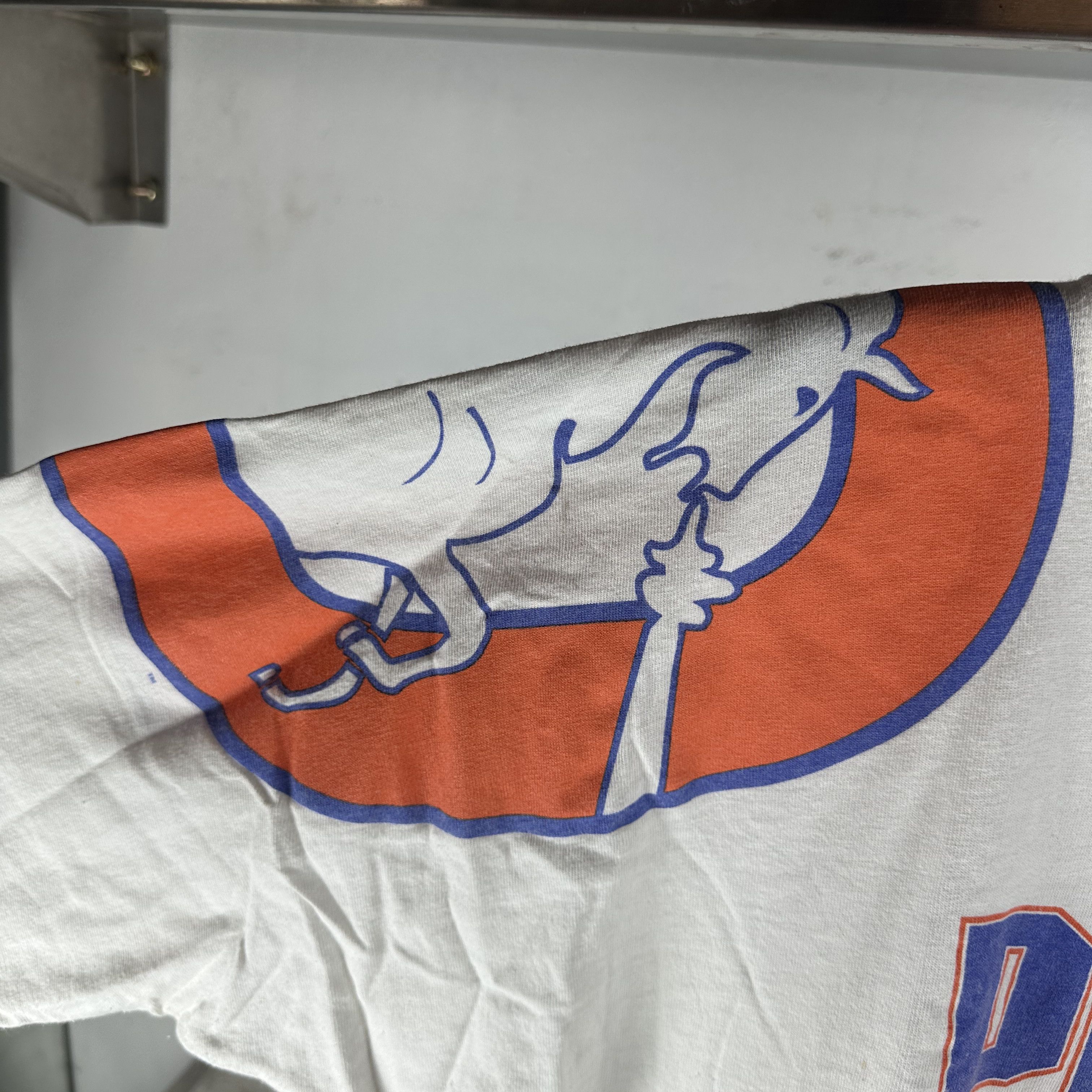Vintage ​Vintage 90s Denver Broncos NFL Apex One Graphic XL T-shirt Size US XL / EU 56 / 4 - 3 Thumbnail