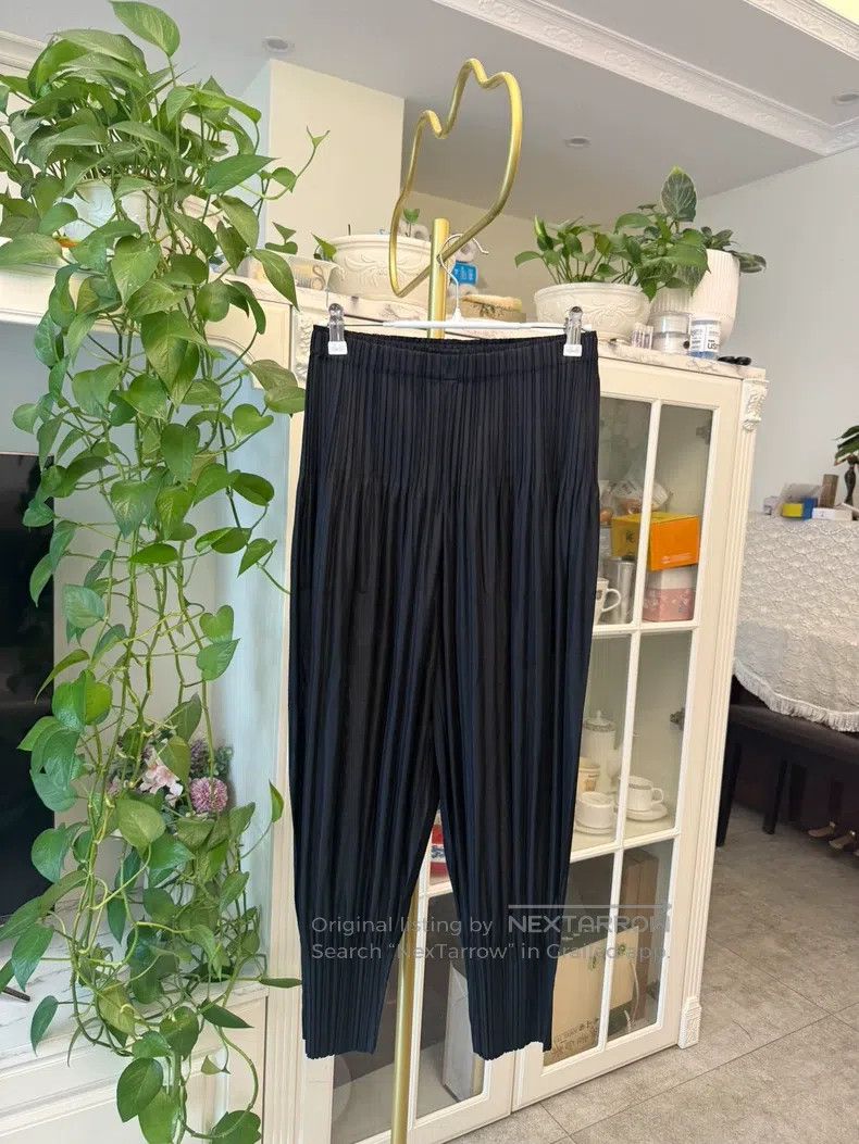 Issey Miyake Issey Miyake Black Classic Puff Ruffled Pants Size 25" / US 0 / IT 36 - 2 Thumbnail