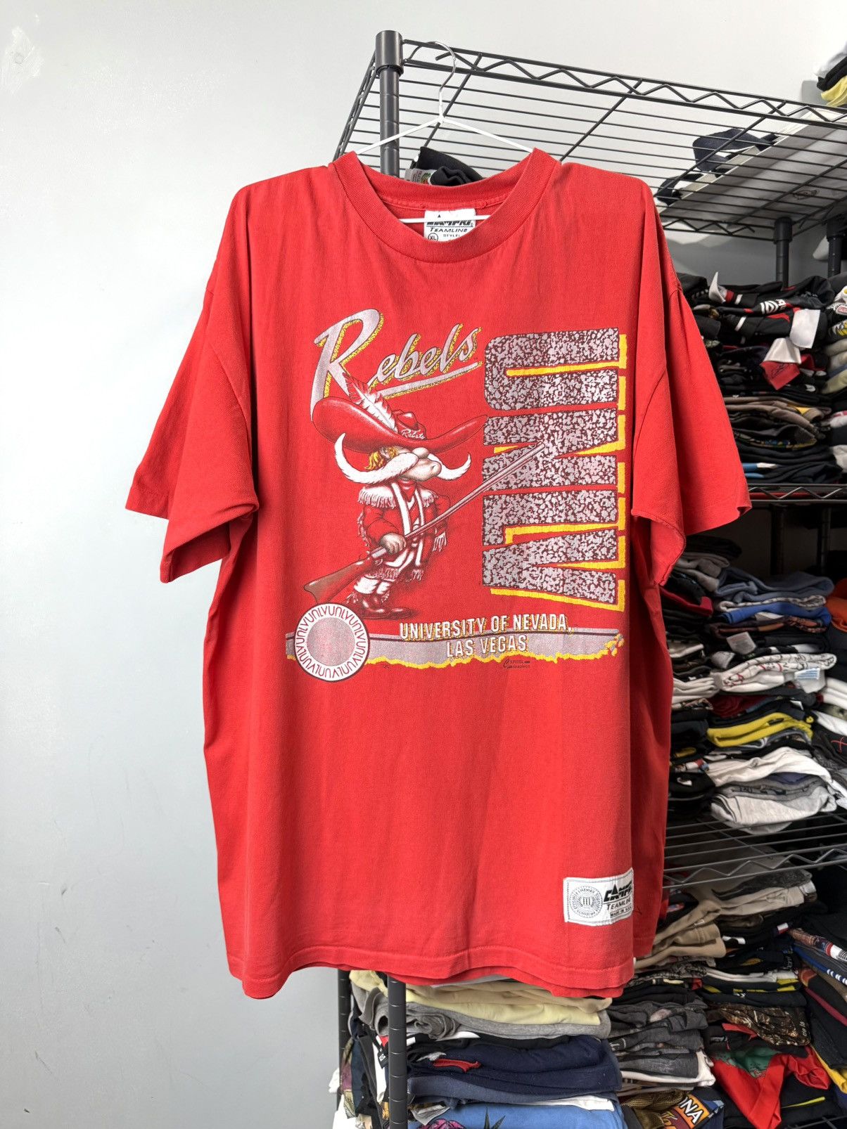 Vintage 1990’s UNLV Rebels Nevada Las Vegas T Shirt Size US XL / EU 56 / 4 - 1 Thumbnail