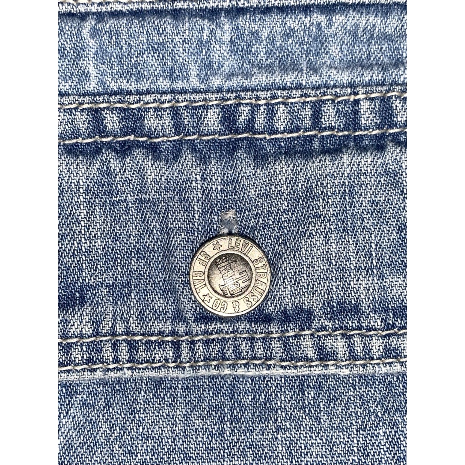 Levi's VINTAGE Levi's Silvertab Denim Button-Up Shirt Mens M Blue Light Wash 90s Western Jeans Shirt Men M Blue Light Wash Size US M / EU 48-50 / 2 - 4 Thumbnail