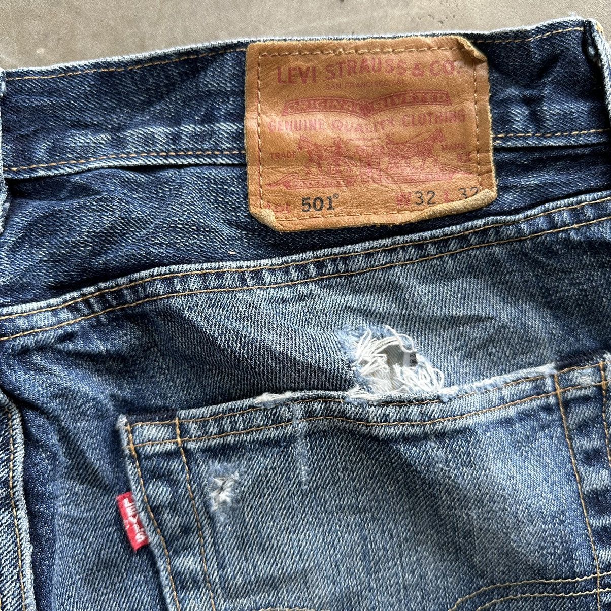 Levi's Vintage Levi’s 501 Distressed Faded Denim Jean Pant W33 Size US 33 - 16 Thumbnail