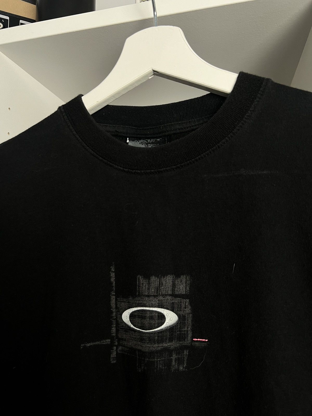 Oakley × Vintage Vintage y2k Oakley center logo black t-shirt M gorpcore skate Size US M / EU 48-50 / 2 - 3 Thumbnail