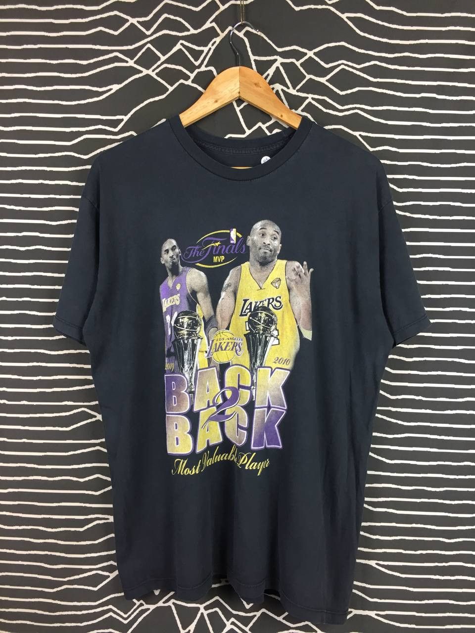 NBA L.A Lakers Kobe Bryant Back To Back NBA MVP Tee Size US L / EU 52-54 / 3 - 1 Thumbnail
