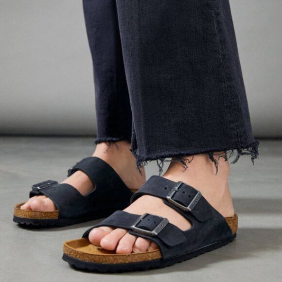 MOTHER MOTHER The Weekender Fray Mid Rise Flare Leg Jeans - 27" Size 27" / US 4 / IT 40 - 5 Thumbnail