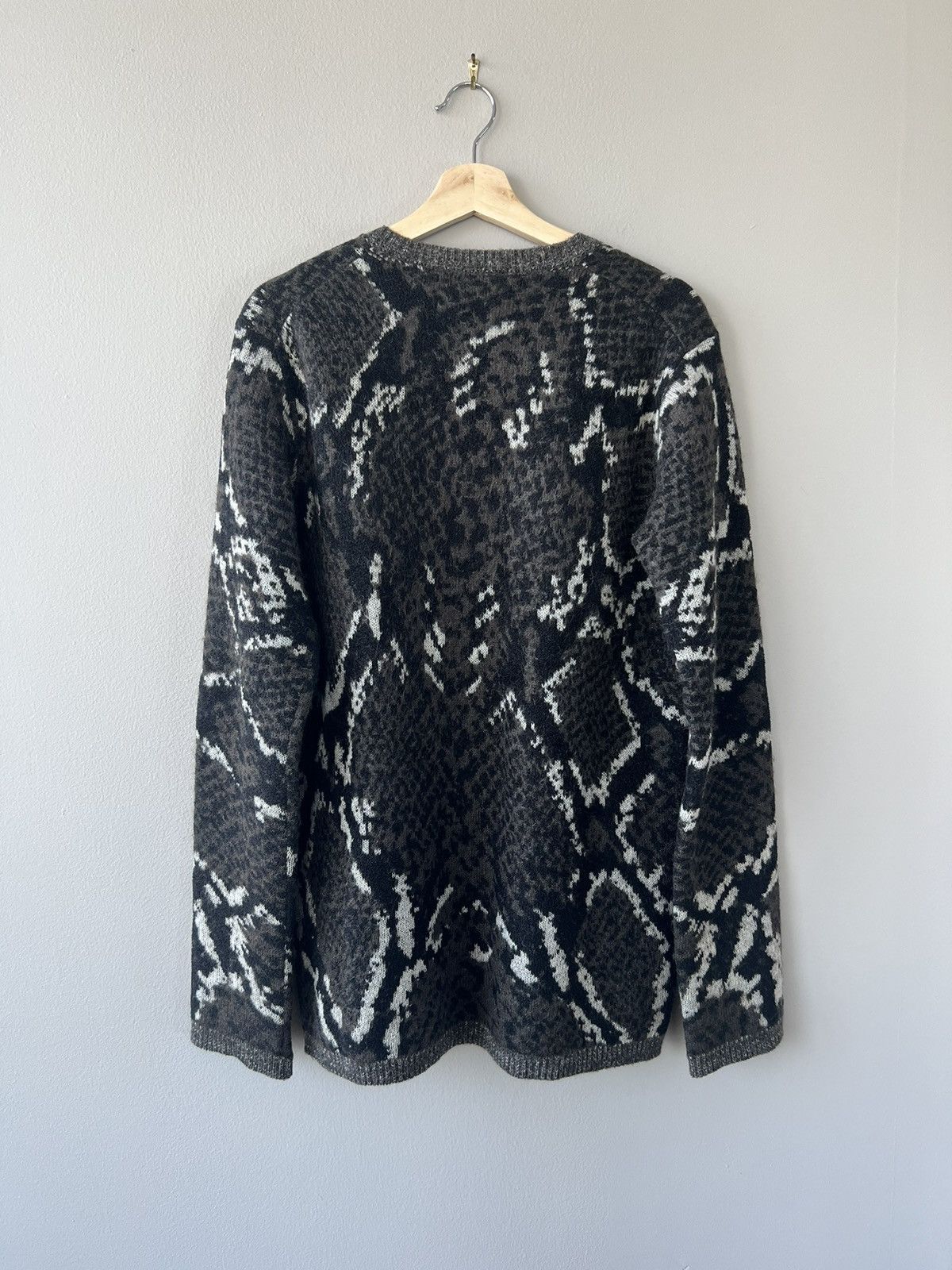Yohji Yamamoto AW13 Snake-Effect V-Neck Sweater Size US L / EU 52-54 / 3 - 8 Thumbnail