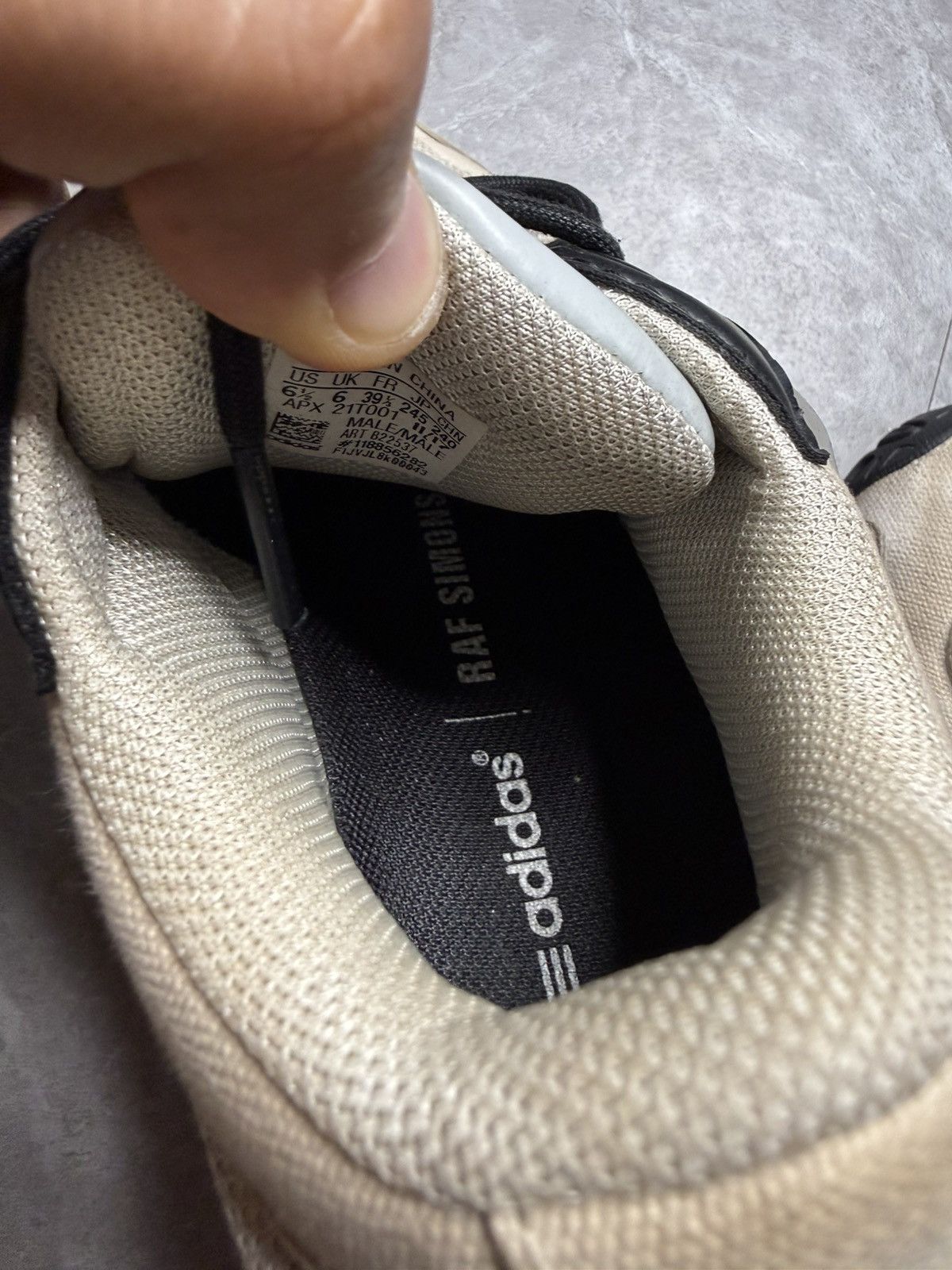 Adidas × Raf Simons Adidas x Raf simons Ozweego 3 Size US 6.5 / EU 39-40 - 10 Thumbnail
