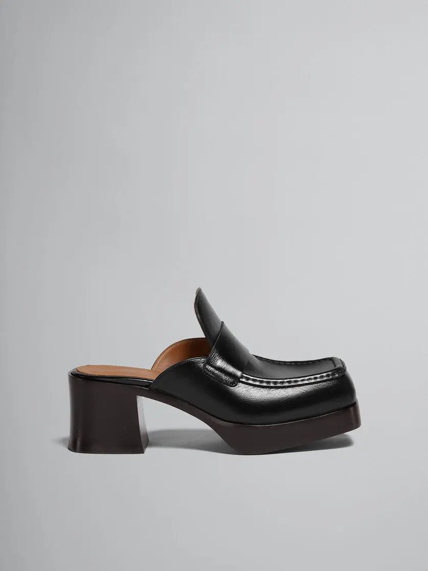 o1srvl11e0624 Mules in Black