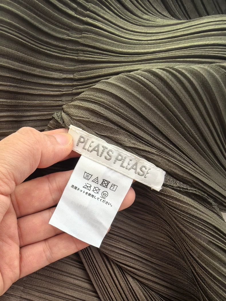 Issey Miyake Issey Miyake size:3 Green pleated long-sleeved, round-neck Size S / US 4 / IT 40 - 6 Thumbnail