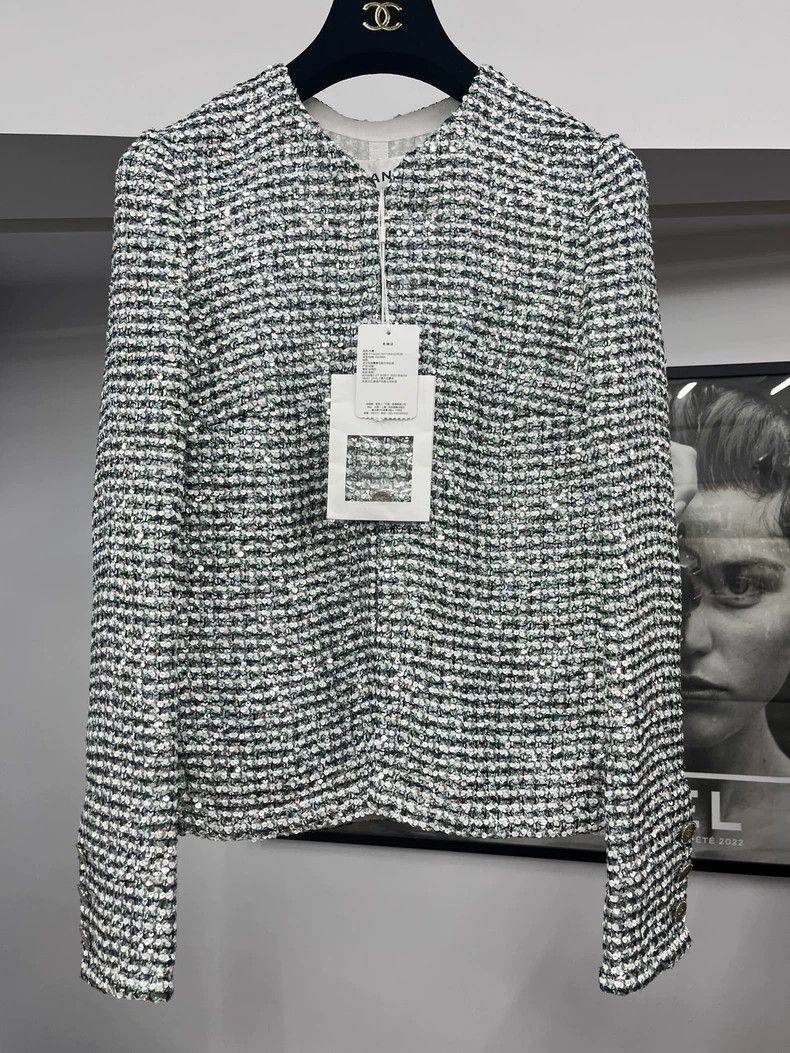 Chanel Chanel 23P Green Silver Sequin Jacket Size US M / EU 48-50 / 2 - 1 Thumbnail