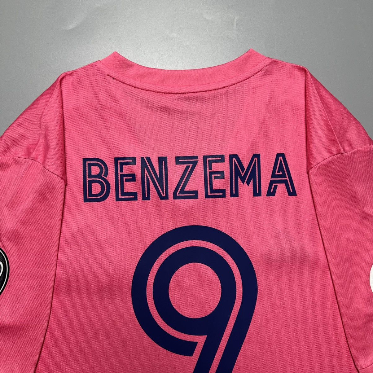 Vintage REAL MADRID ADIDAS 2020/2021 FOOTBALL AWAY JERSEY #9 BENZEMA Size US XL / EU 56 / 4 - 11 Thumbnail