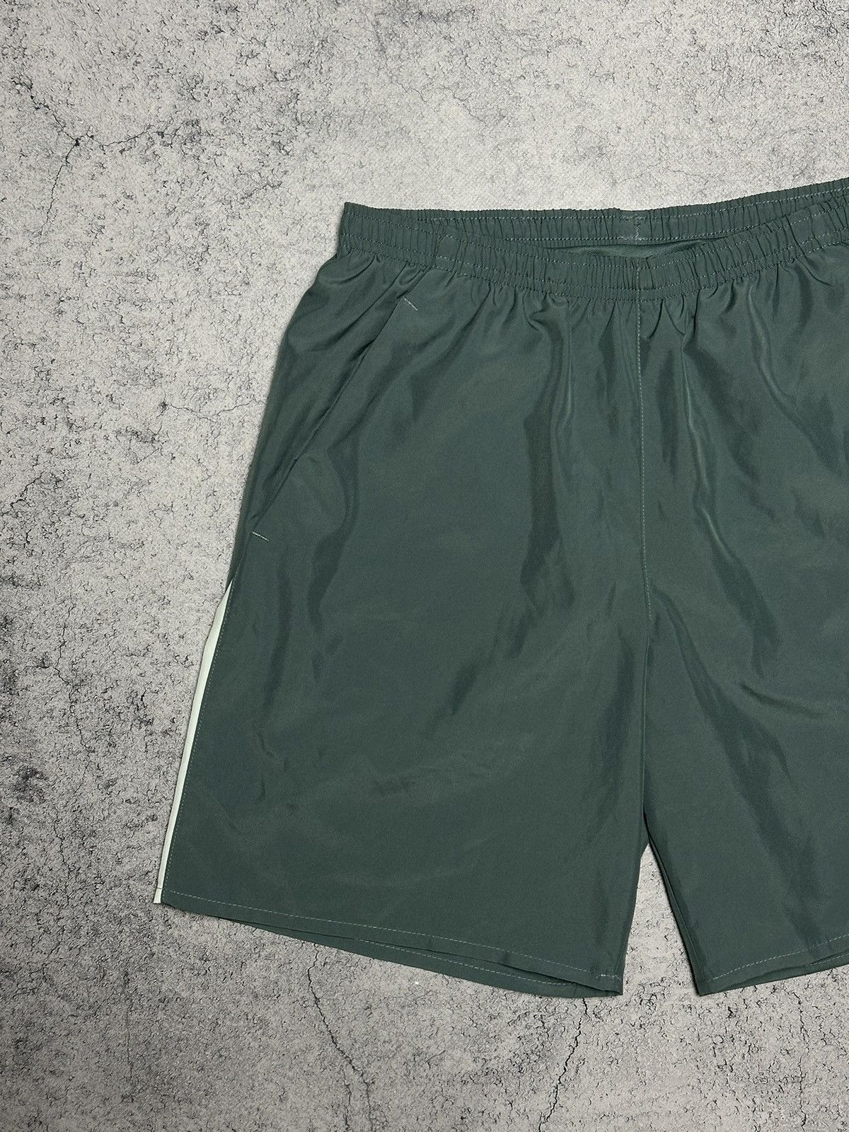 Nike Nike Dri-Fit Big Swoosh Logo Shorts Size US 30 / EU 46 - 3 Thumbnail