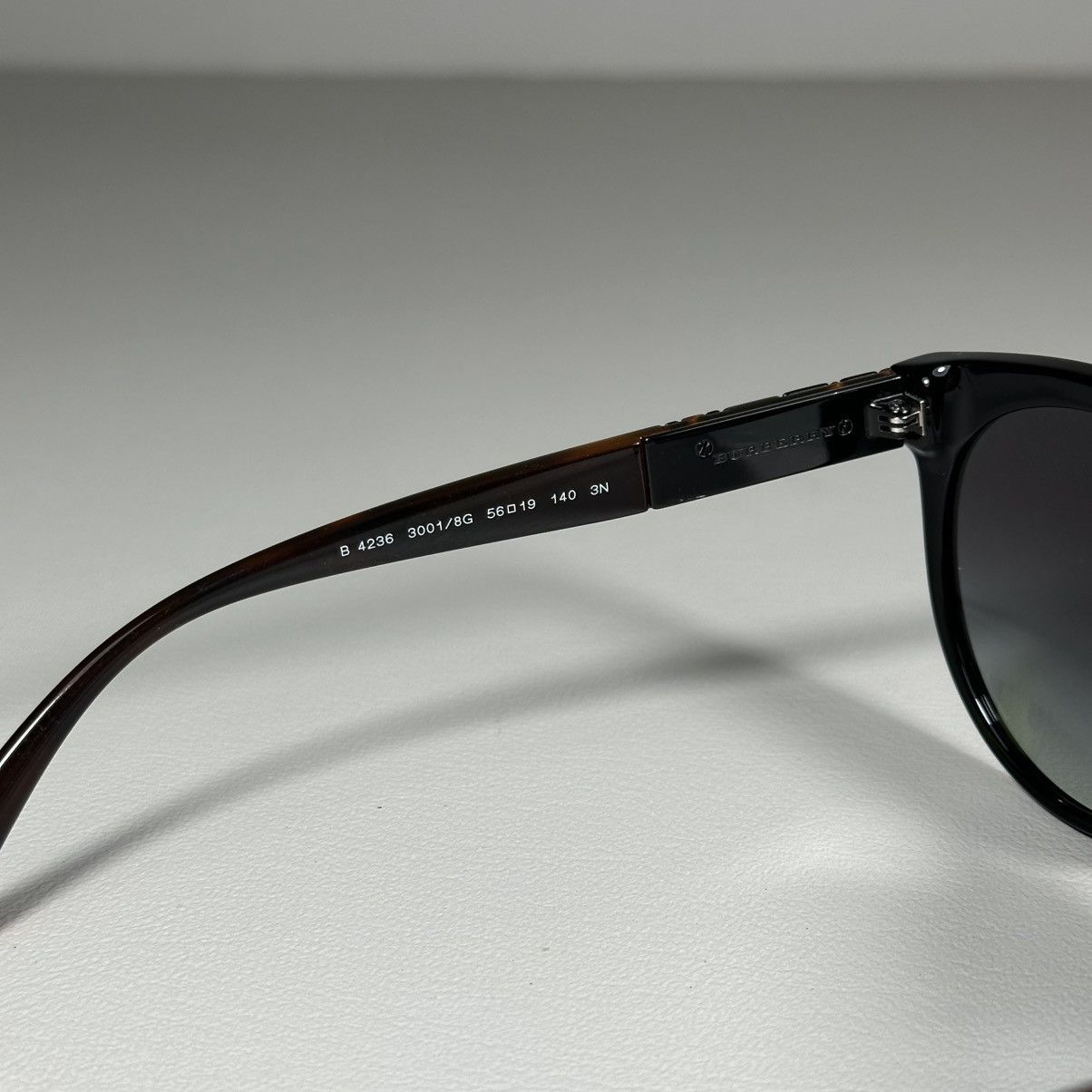 Burberry Burberry B 4236 3001/8G 3N Round Sunglasses Size ONE SIZE - 3 Thumbnail