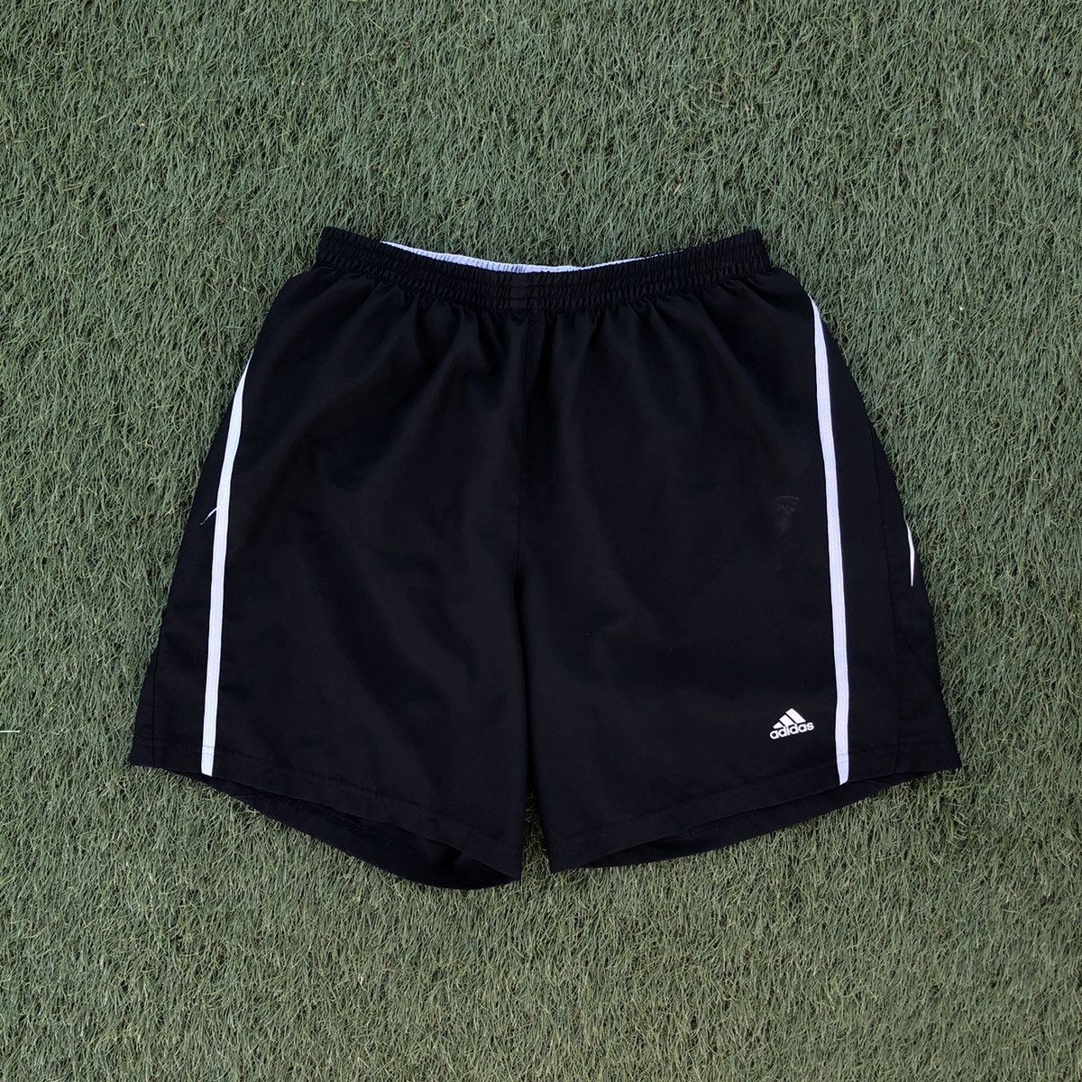Adidas Adidas shorts Size US 36 / EU 52 - 2 Thumbnail