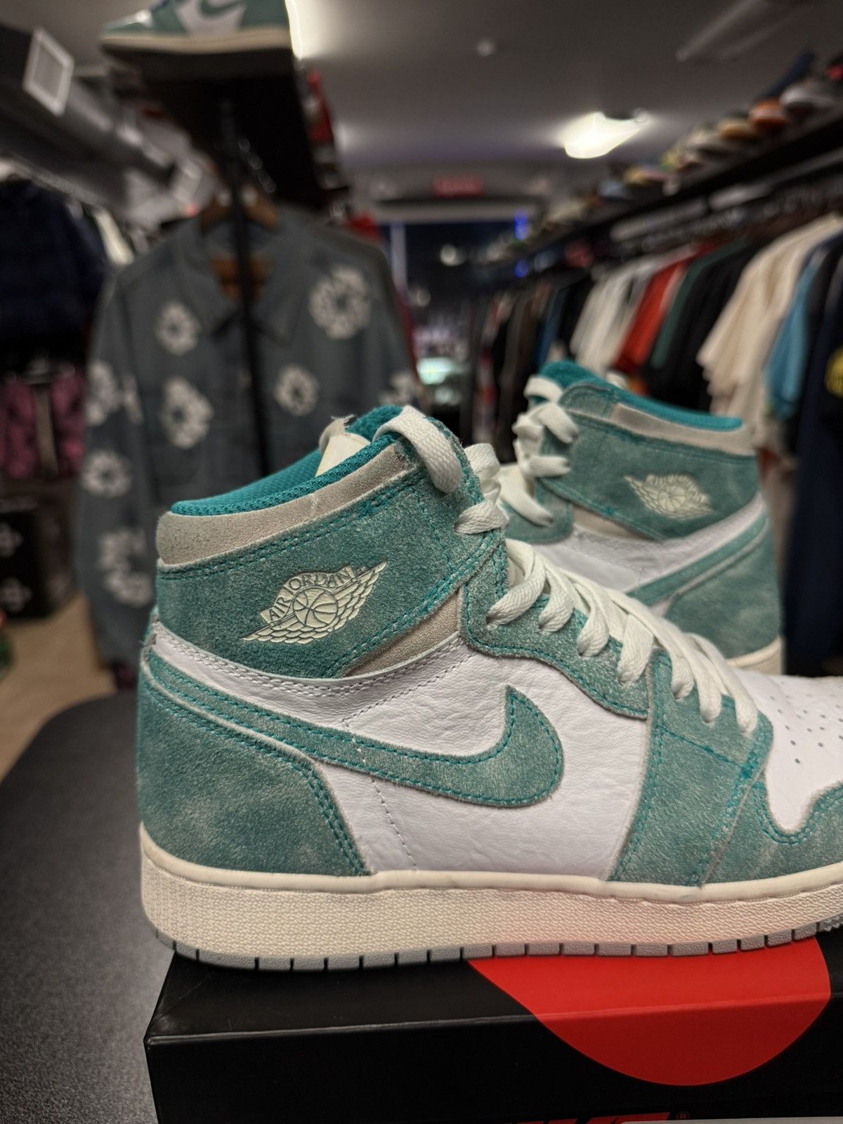 Jordan Brand × Nike Jordan 1 Turbo Green Size 6Y/7.5W (GS) Size US 6 / EU 39 - 3 Thumbnail