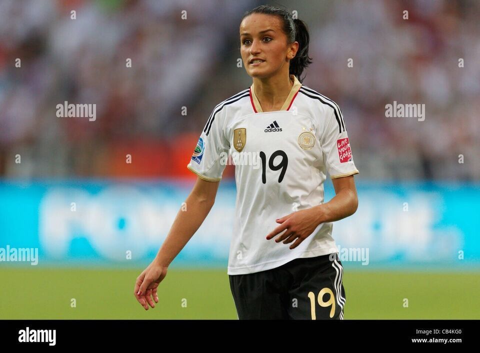Adidas GERMANY 2011 2012 WOMENS TEAM FOOTBALL SHIRT SOCCER JERSEY Size M / US 6-8 / IT 42-44 - 9 Thumbnail