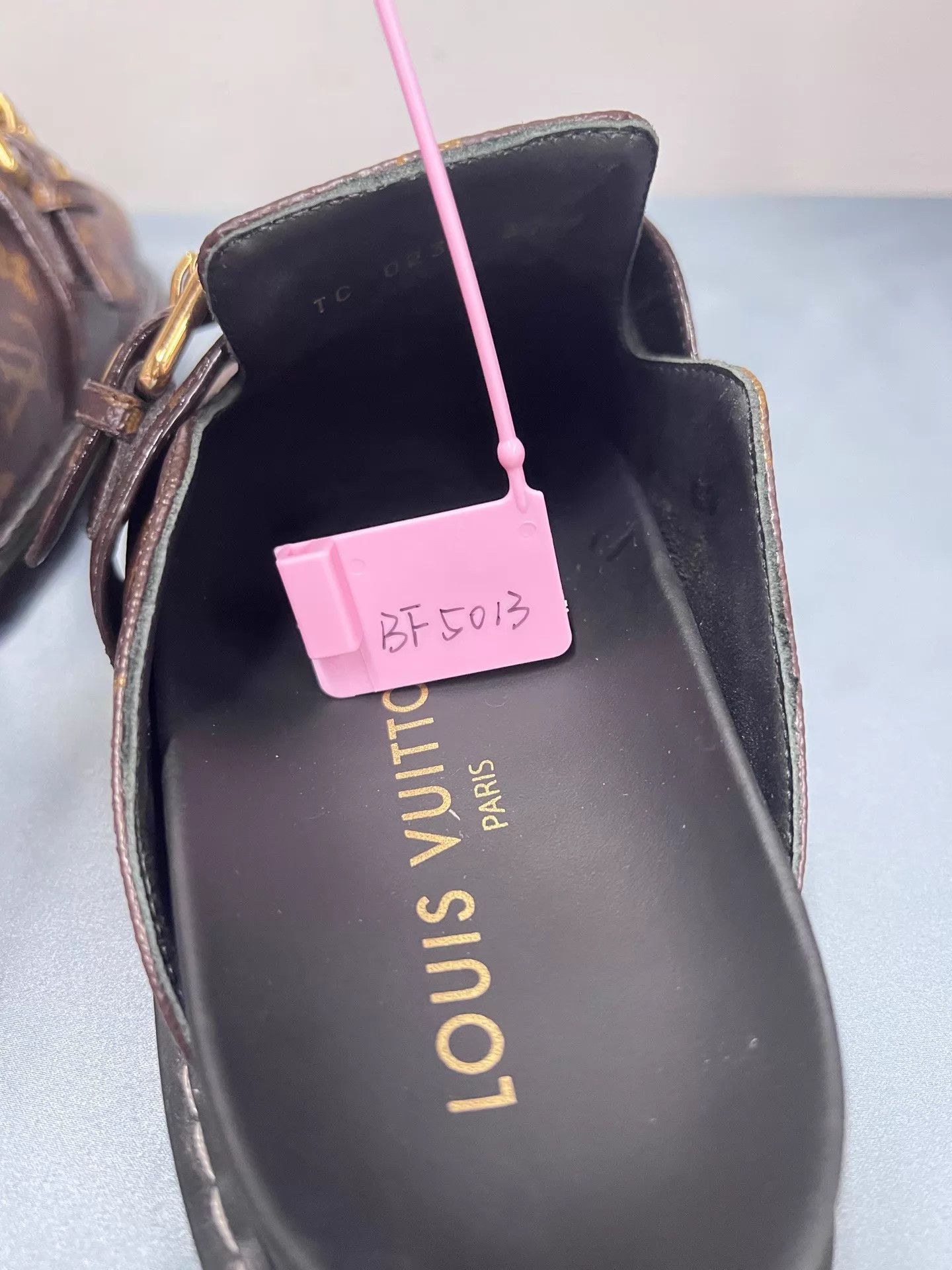 Louis Vuitton LV Cosy Lv Monogram Round Toe Mules 37 Worn Once Size US 6.5 / IT 36.5 - 8 Thumbnail