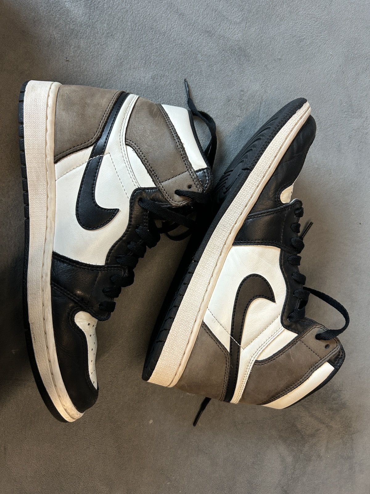 Jordan Brand × Nike Jordan 1 Retro High Mocha Size US 10 / EU 43 - 3 Thumbnail