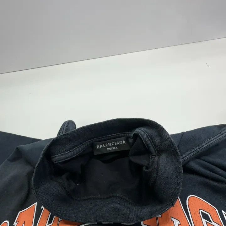 Balenciaga Balenciaga Balenciaga SS22 Maison Logo Distressed TShirt - Size US S / EU 44-46 / 1 - 6 Thumbnail
