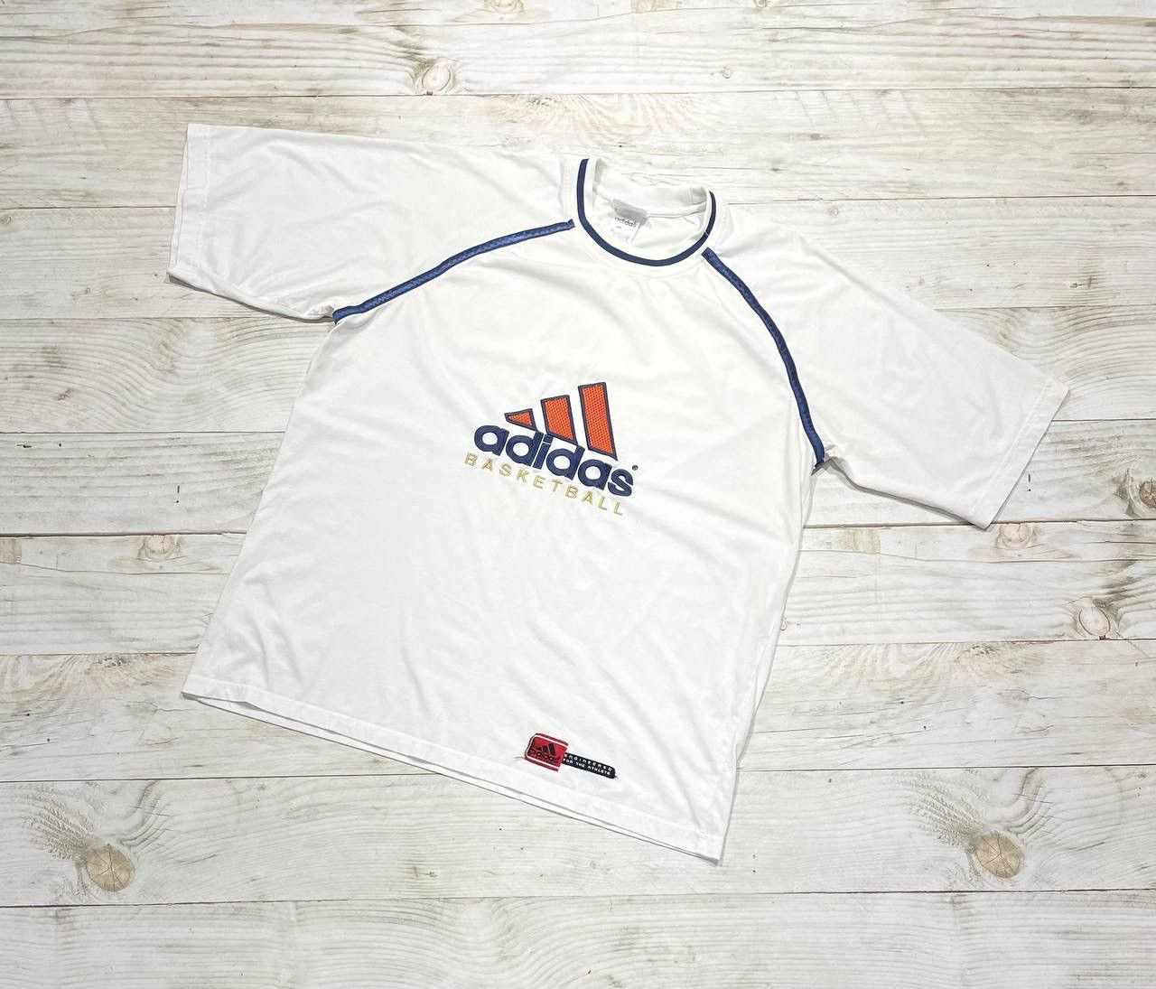 Adidas Vintage Adidas Basketball T-Shirt NBA Big Logo Y2K USA Size US XL / EU 56 / 4 - 1 Thumbnail