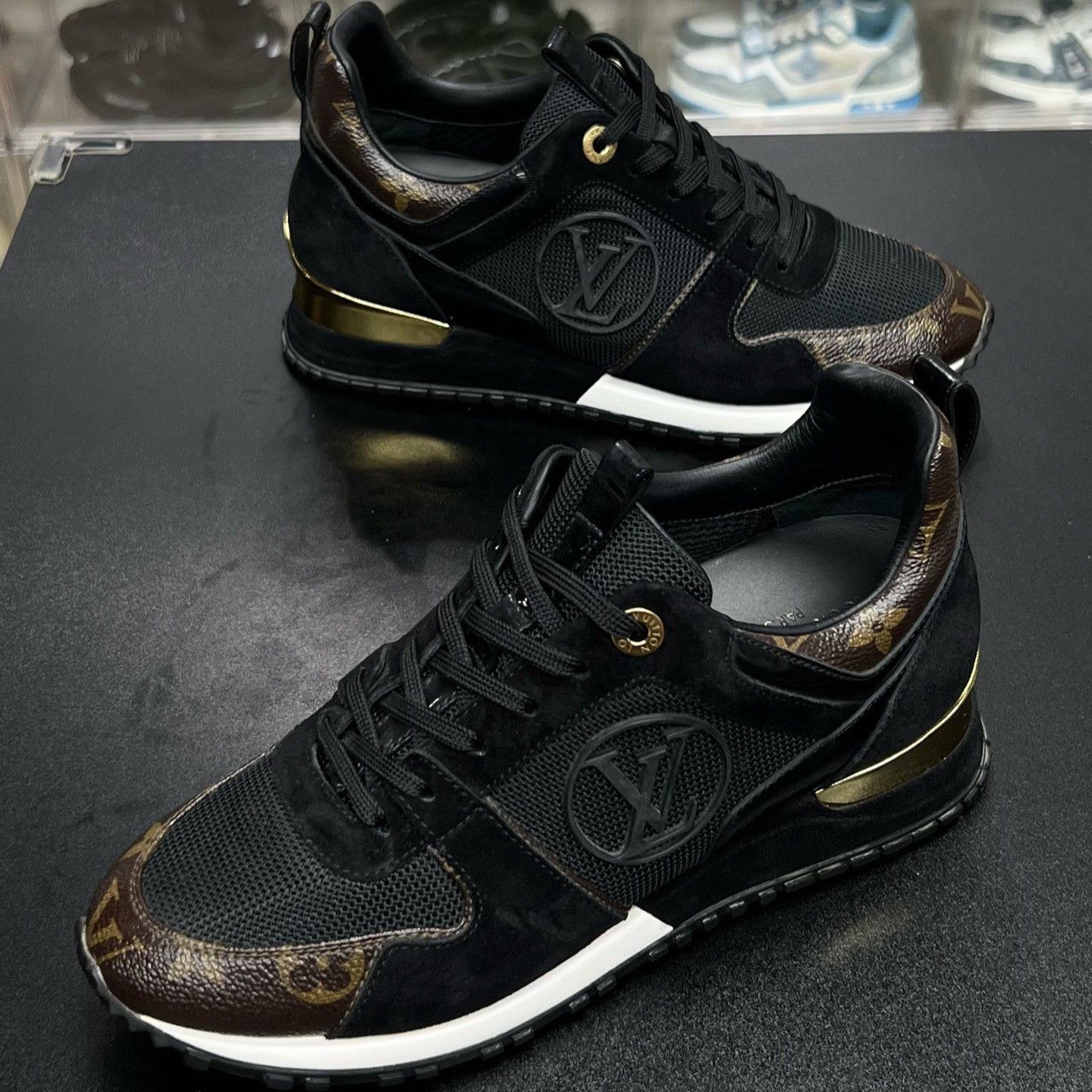 Louis Vuitton Louis Vuitton Black Shoes Low Top Size US S / EU 44-46 / 1 - 1 Thumbnail