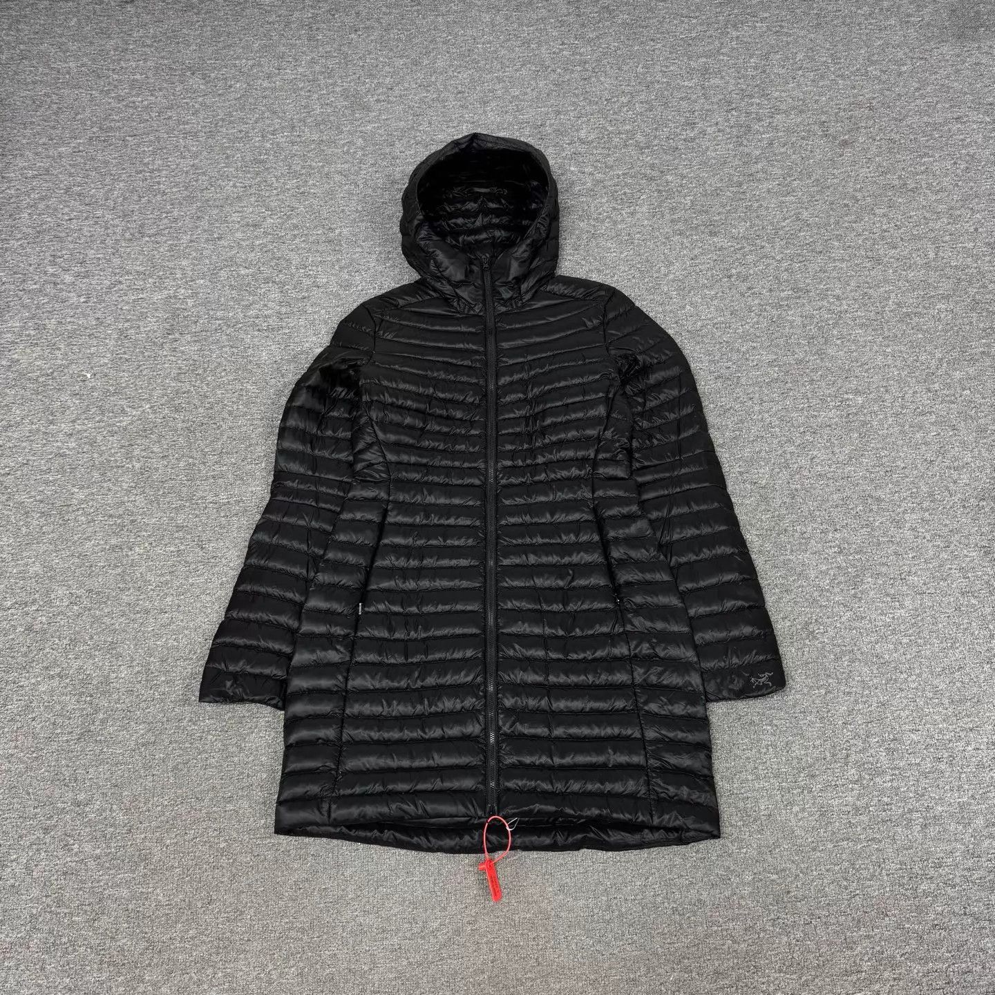 Arc'teryx Arcteryx Nuri Black Mid-Length Hooded Light Down Jacket M Size M / US 6-8 / IT 42-44 - 1 Thumbnail