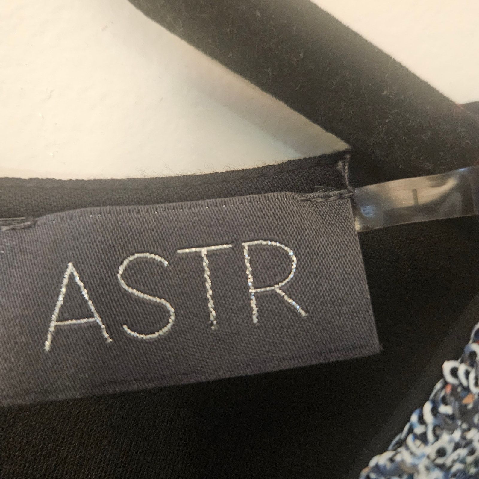 Other ASTR The Label Black Sequin Crop Top Size L Size L / US 10 / IT 46 - 2 Thumbnail