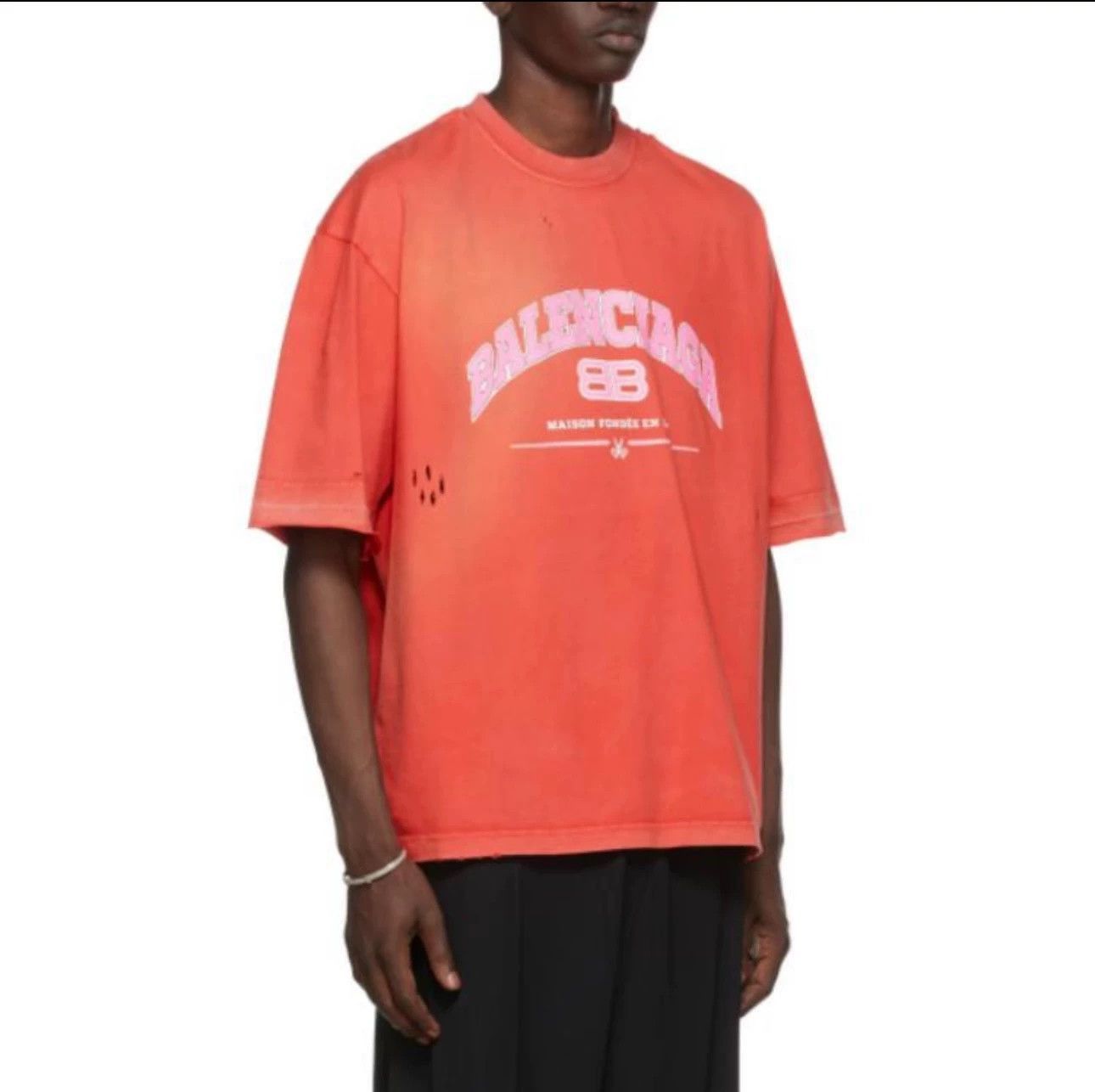 Balenciaga Red Distressed Short-Sleeve Graphic T-Shirt Size US S / EU 44-46 / 1 - 1 Thumbnail
