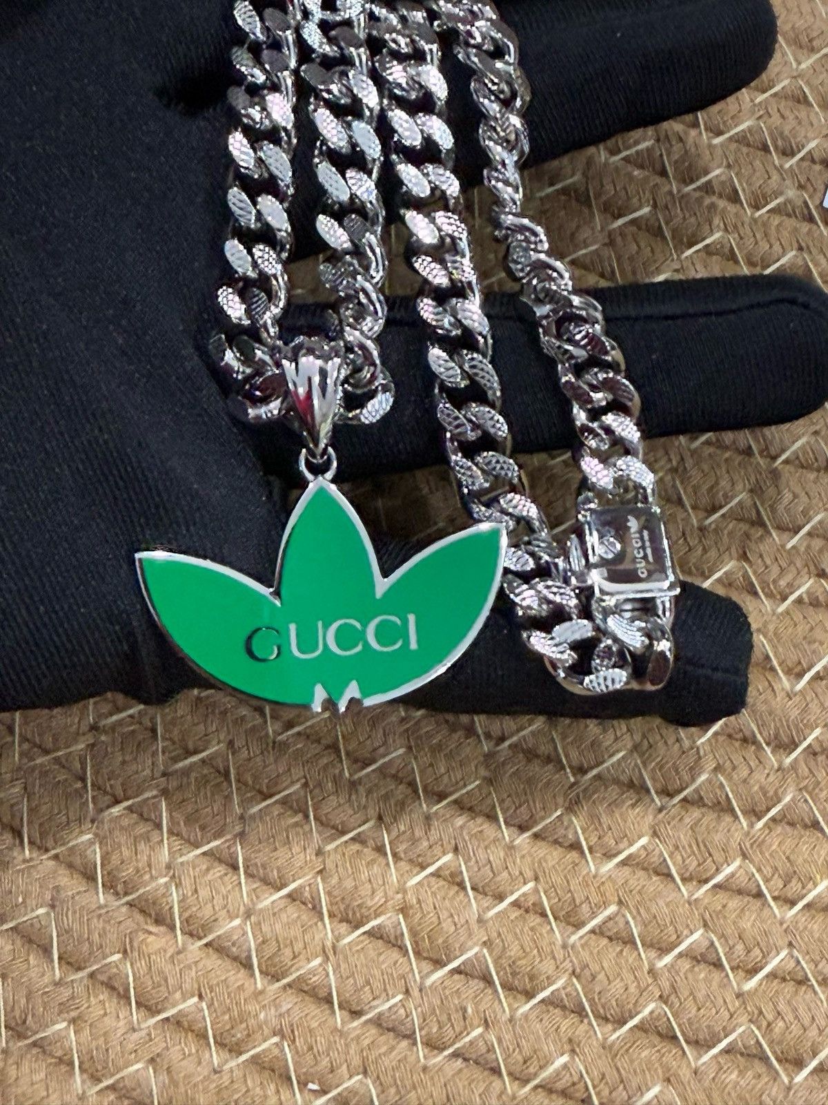 Gucci Enamel Gourmette Trefoil Small Pendant Necklace Size ONE SIZE - 5 Thumbnail