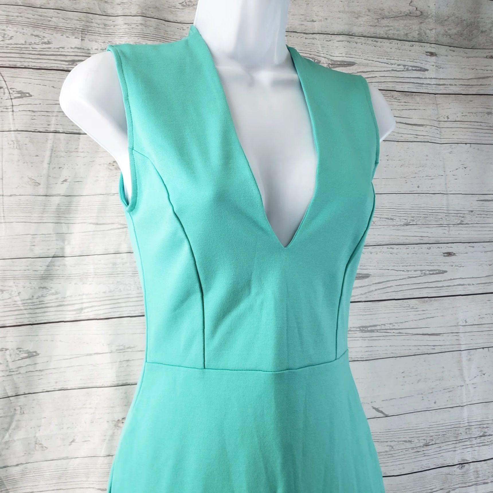 Lulus Lulus Women’s Dress Small Green Sleeveless Exposed Zipper V-Neck Viscose Blend Dress Size S Bodycon Short Vintage No Size S / US 4 / IT 40 - 2 Thumbnail
