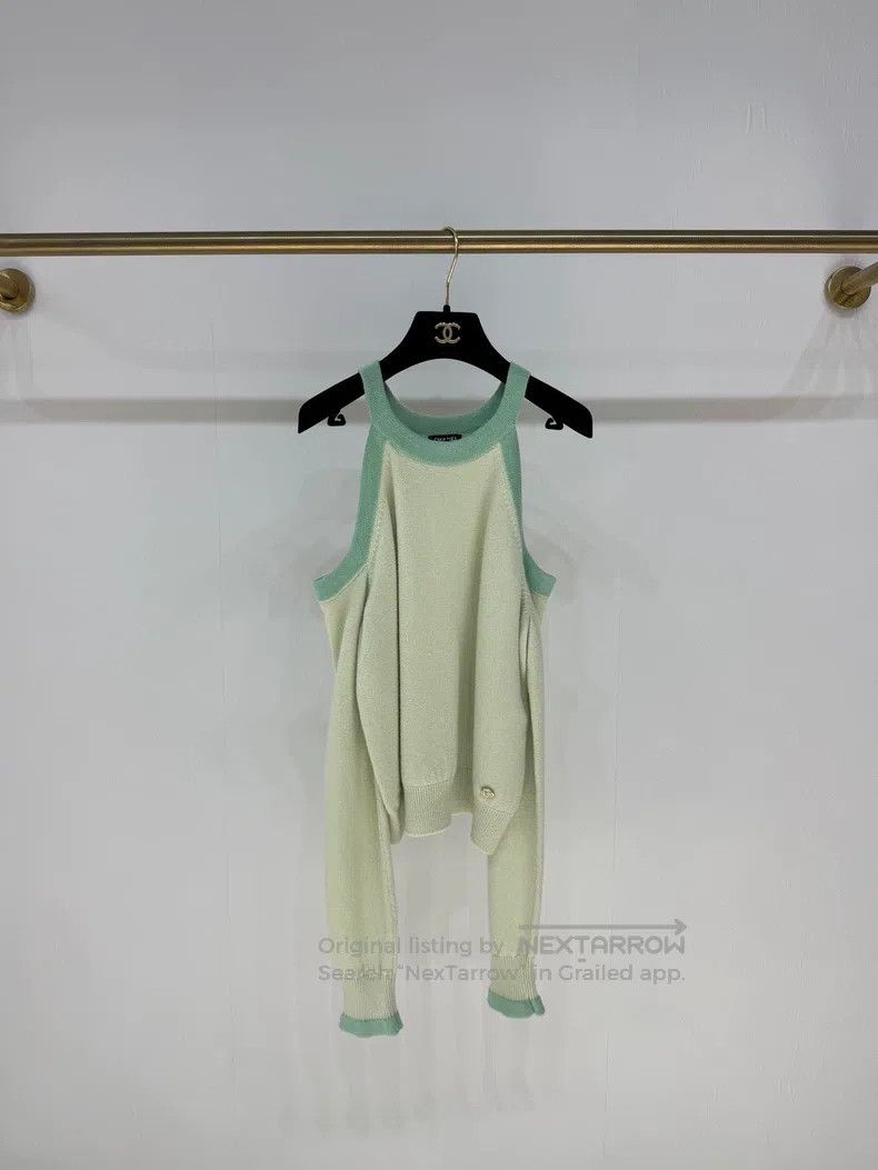 Chanel Chanel 23S Green off-the-shoulder long-sleeved knitwear Size XS / US 0-2 / IT 36-38 - 1 Thumbnail
