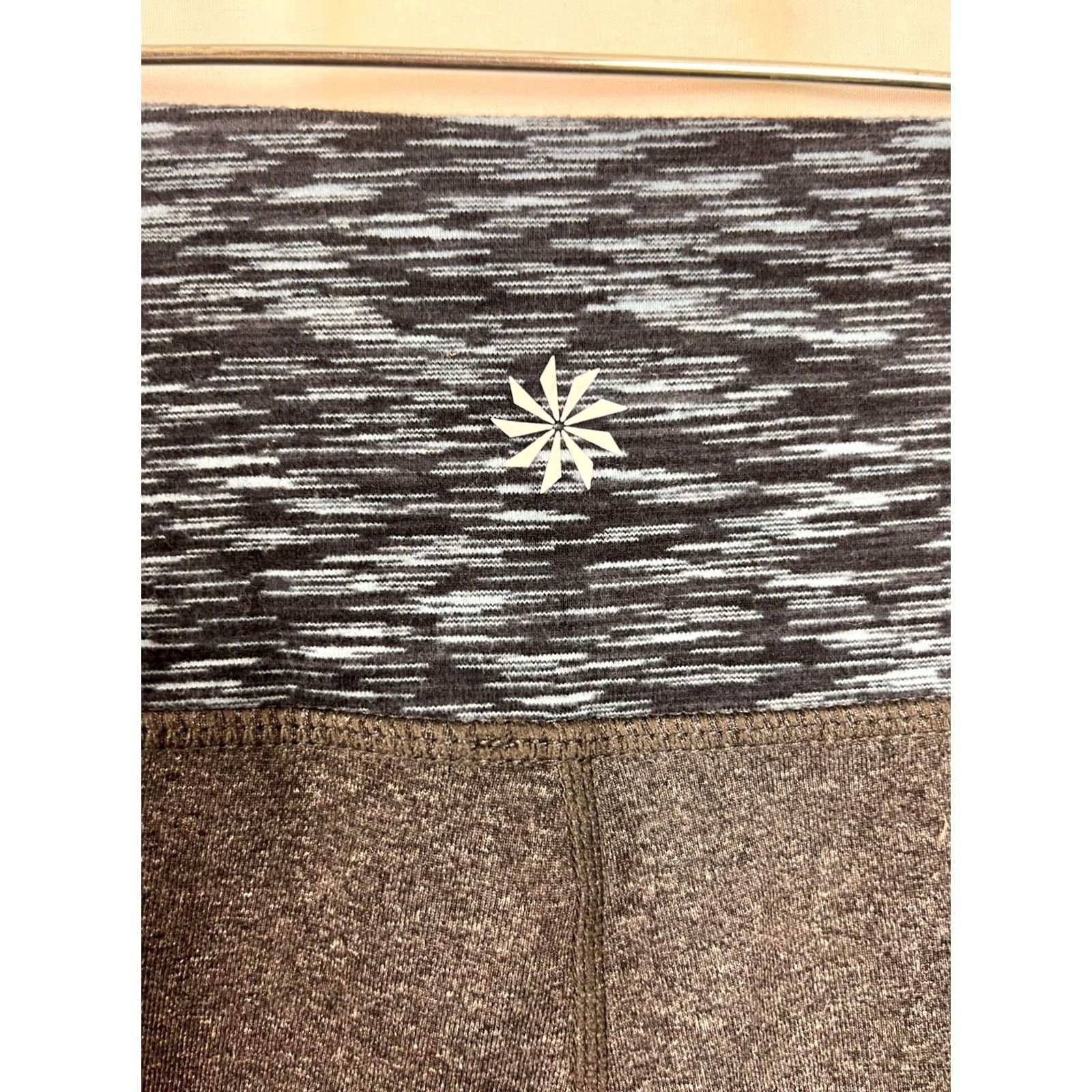 Athleta Athleta Leggings Shirt? Size 28" / US 6 / IT 42 - 2 Thumbnail