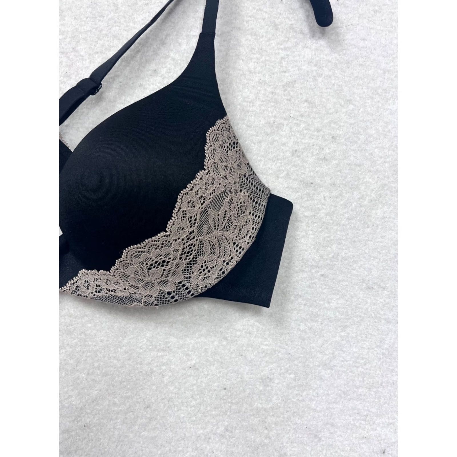 Victoria's Secret Victoria's Secret Lace Trim Push Up Bra Cross Back Design 34B Womens Black, Nylon Elastane, Front Clip, Like New, Pre-Owned, 548A Size ONE SIZE - 3 Thumbnail