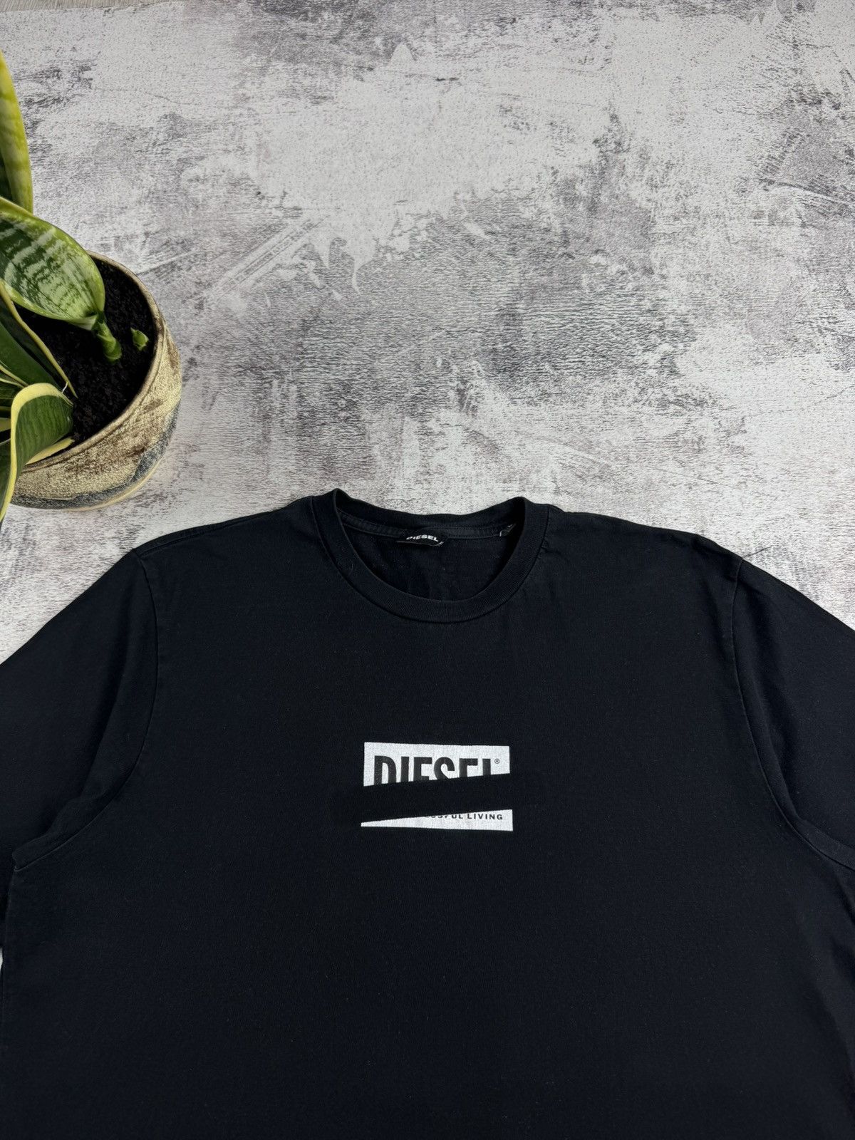 Diesel Diesel Center Logo Black Large Men’s Rap Merch Jersey Hip Hop USA Tee T Shirt Size US L / EU 52-54 / 3 - 5 Thumbnail