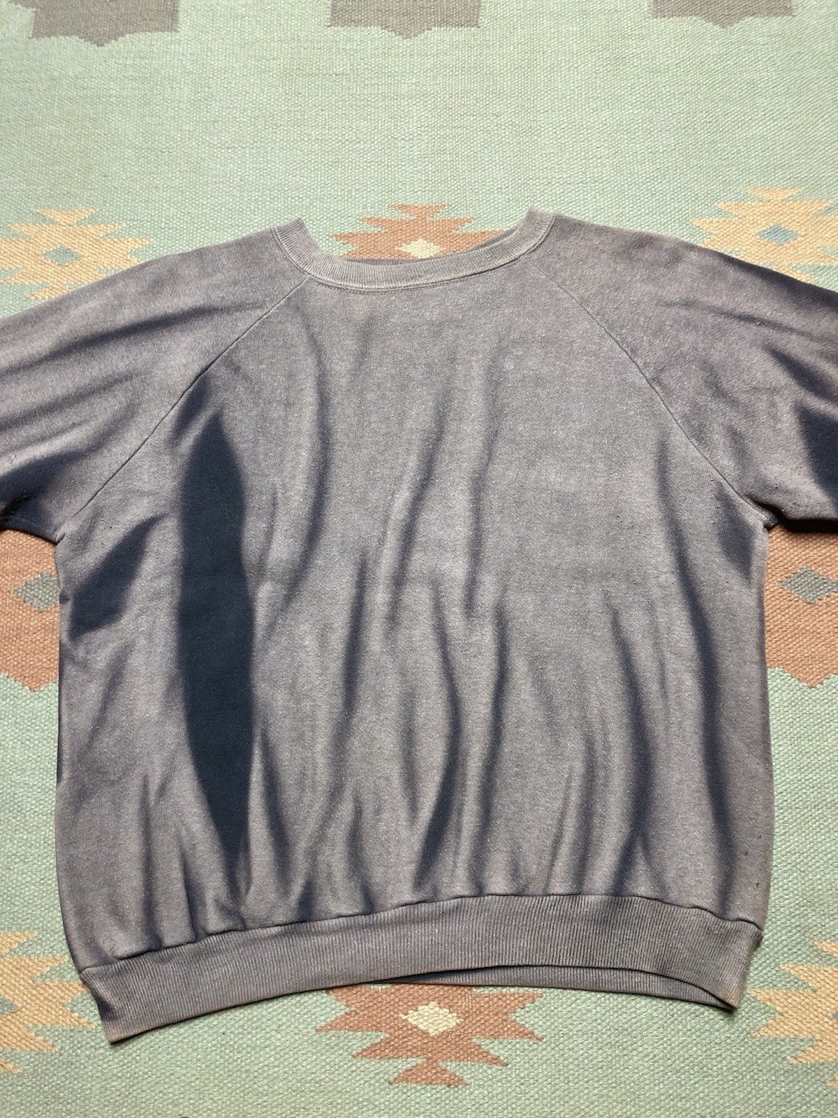 Vintage 60s crewneck sweatshirt blank sun faded blue gradient L/XL Size US XL / EU 56 / 4 - 5 Thumbnail