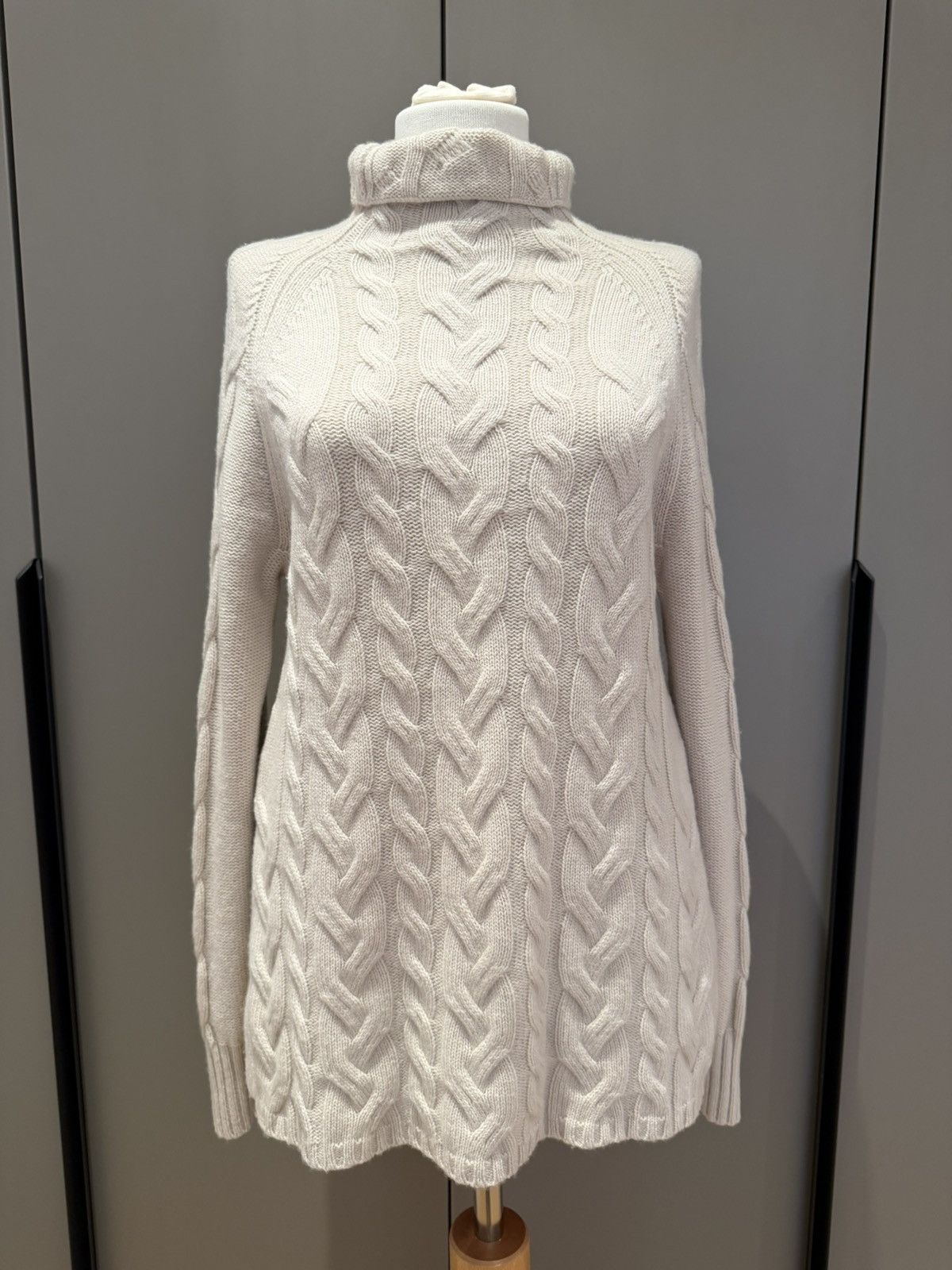 Max Mara Cashmere and wool sweater, Max Mara Size M / US 6-8 / IT 42-44 - 11 Thumbnail