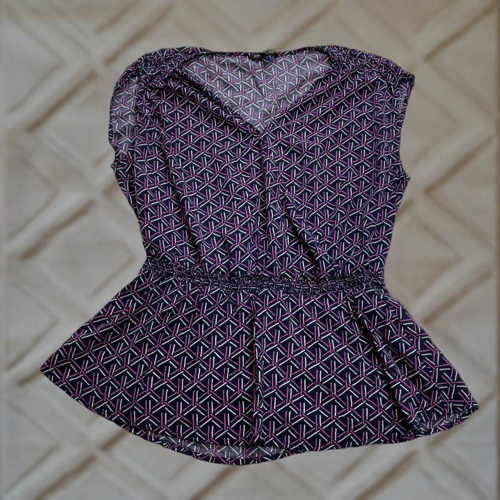 Banana Republic Banana Republic Tunic Top Womens M Blue Geometric Sleeveless Elastic Waist V-Neck Pullover Knit Rayon Dressy Casual Shirt cargo? Size M / US 6-8 / IT 42-44 - 1 Thumbnail