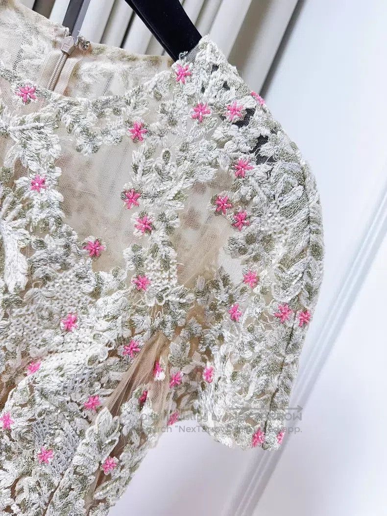 Valentino Valentino Floral nail beads, embroidered sequins, rose pin Size M / US 6-8 / IT 42-44 - 3 Thumbnail