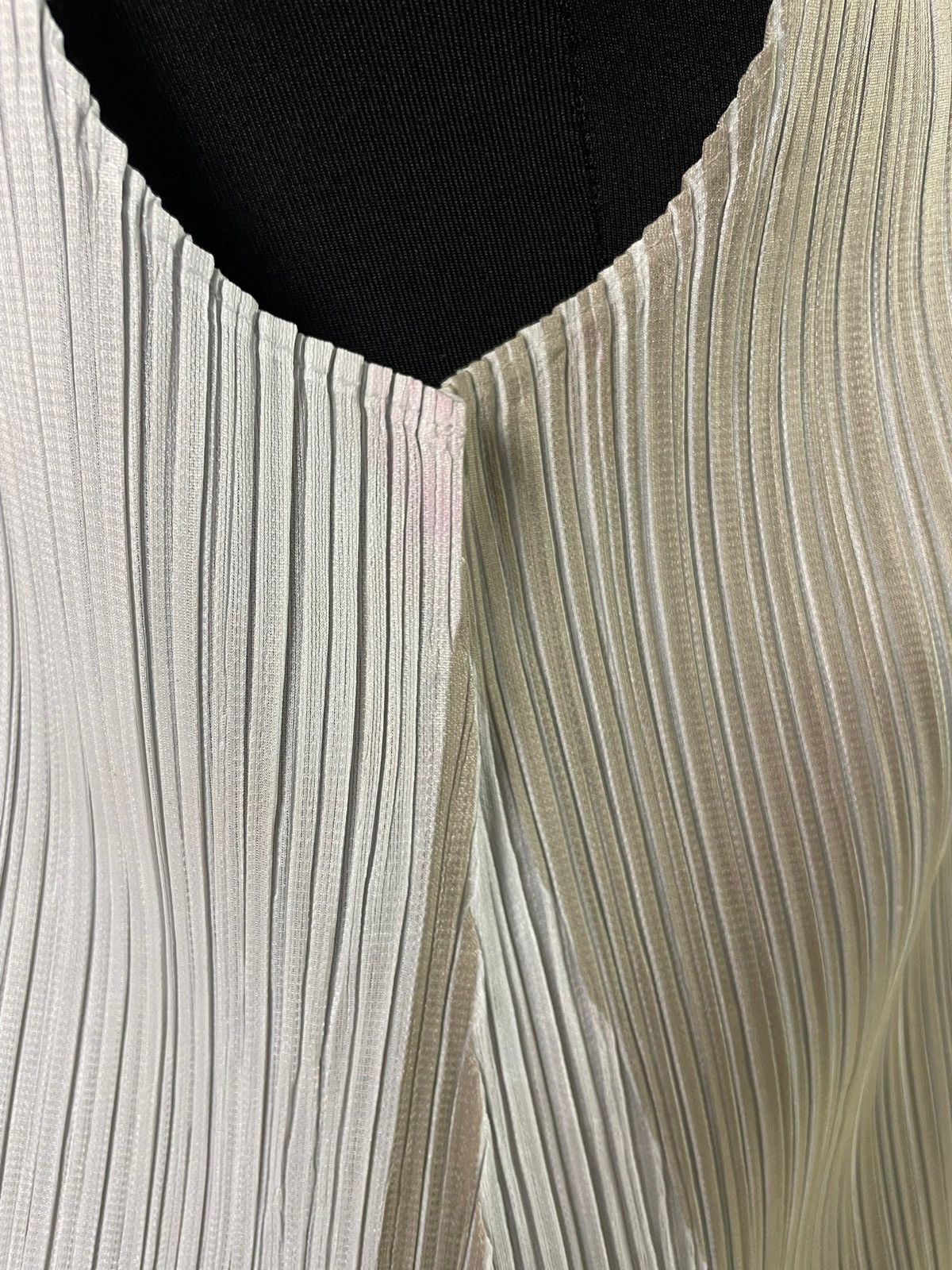 Pleats Please Issey Miyake Pleats Please Sleeveless Basic Top by Issey Miyake Size M / US 6-8 / IT 42-44 - 4 Thumbnail