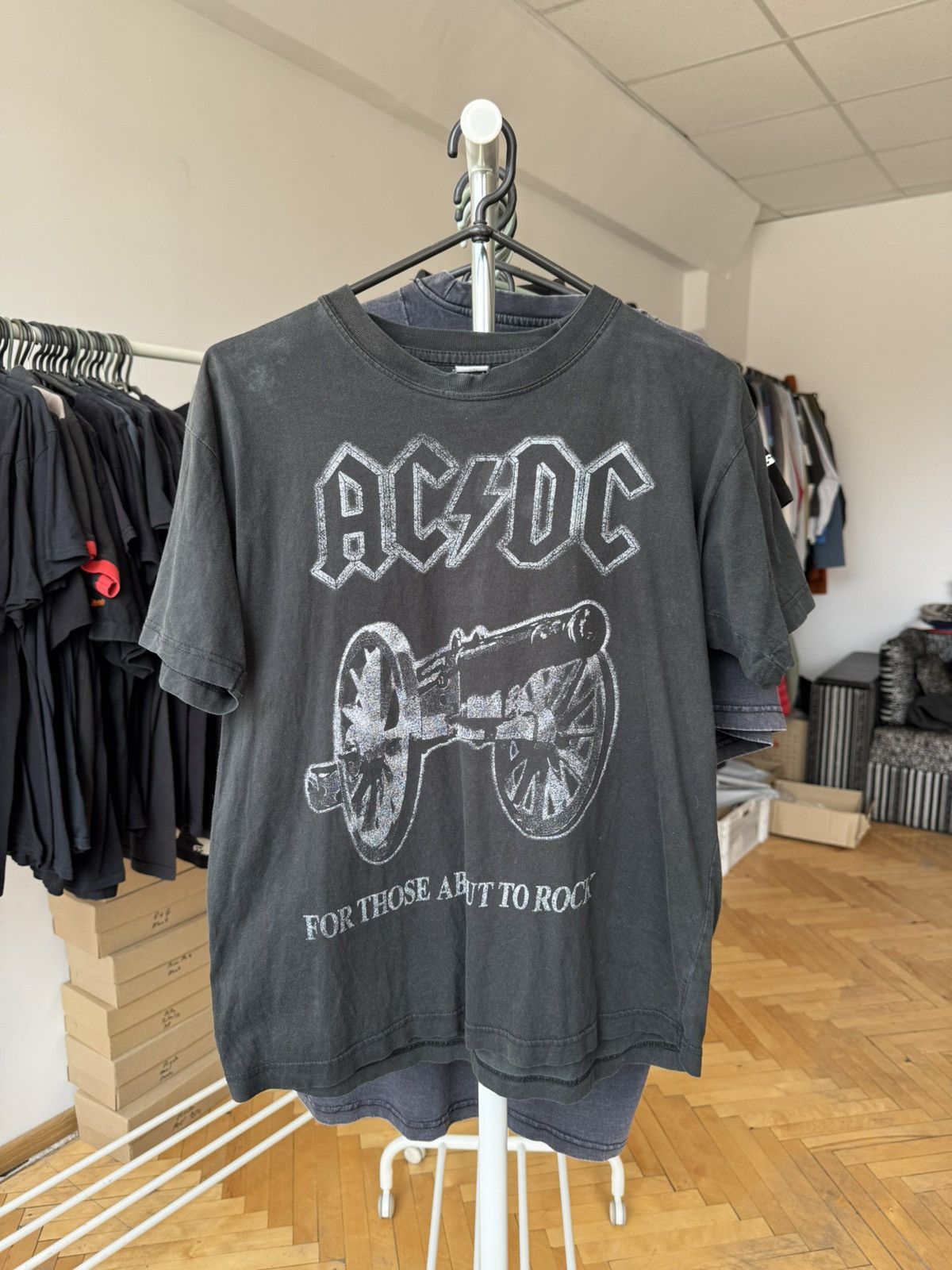 AC/DC Vintage 90s AC/DC Cannon Trashed T-shirt Size US L / EU 52-54 / 3 - 1 Thumbnail