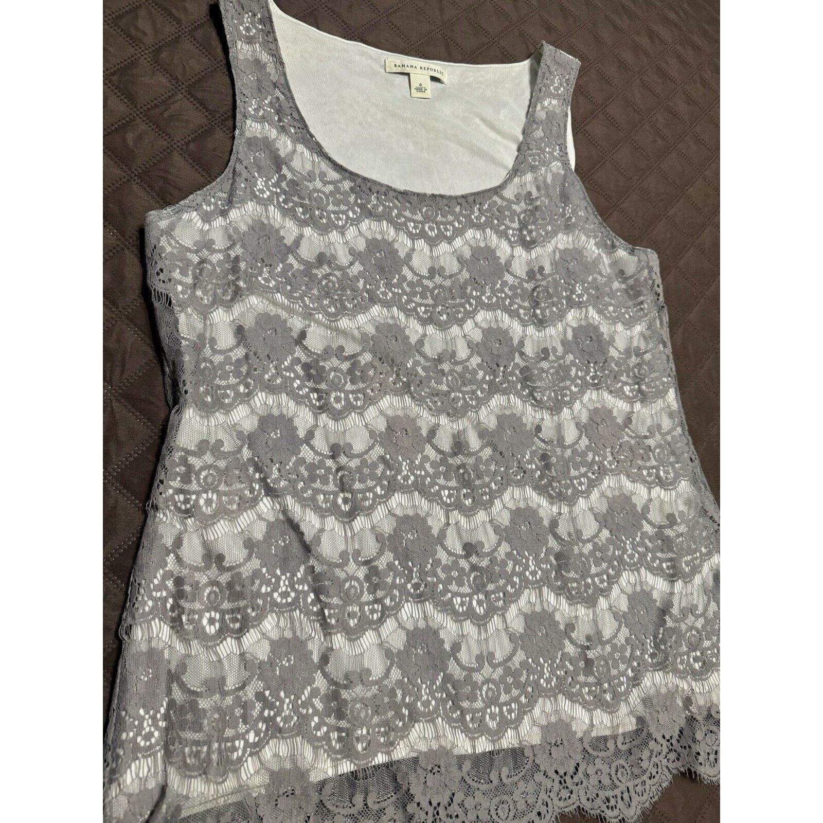 Banana Republic Banana Republic Women's Fully Lined Lace Floral Shell Small Size S / US 4 / IT 40 - 2 Thumbnail